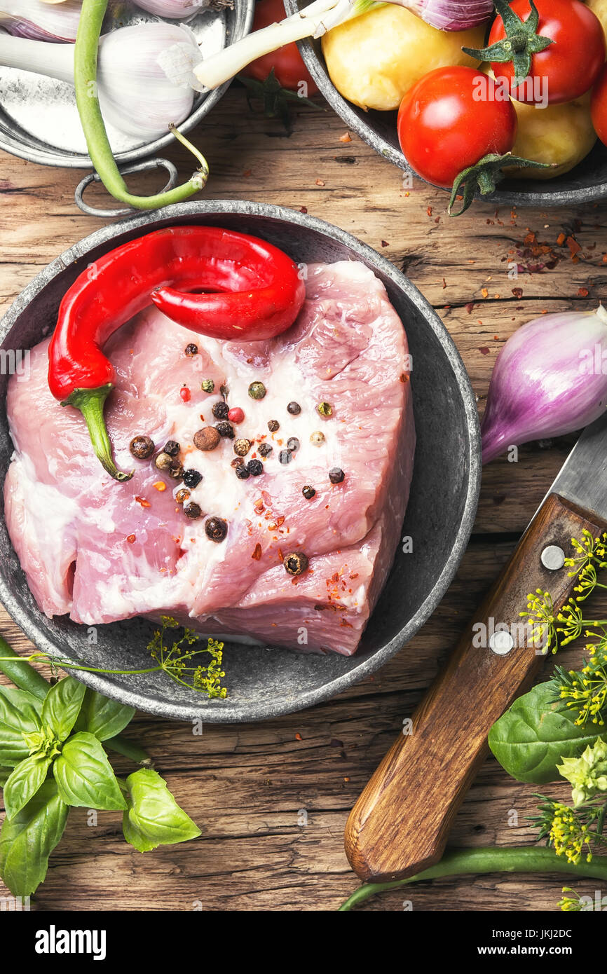 La section matières premières de viande. Morceau de viande de porc ...