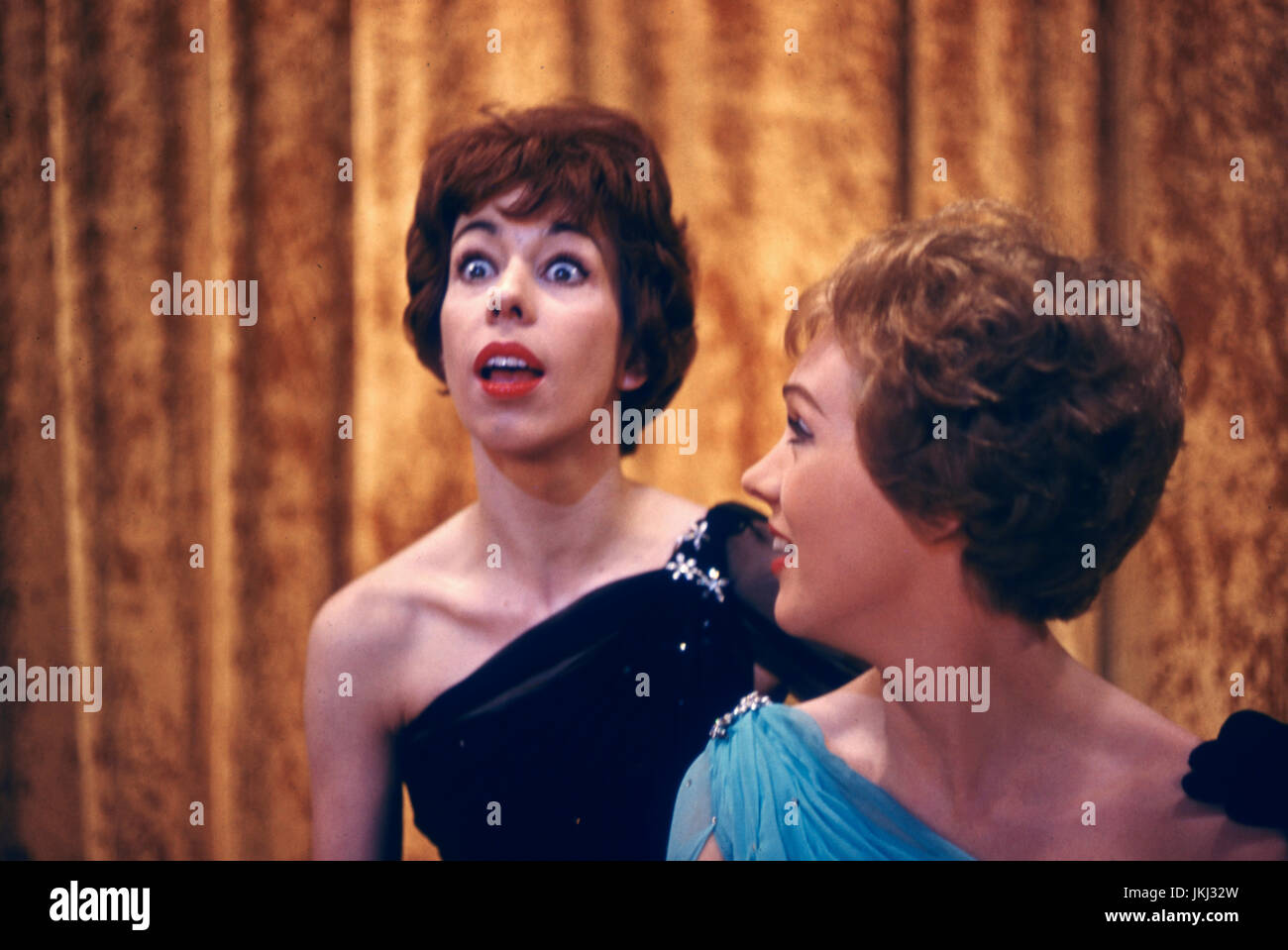 Julie Andrews et Carol Burnett, répétant leur sketch qui a été diffusée sur CBS le 11 juin 1962 sous le titre "Julie et Carol au Carnegie Hall". Cette photo a été prise en Mars 20, 1962. Banque D'Images