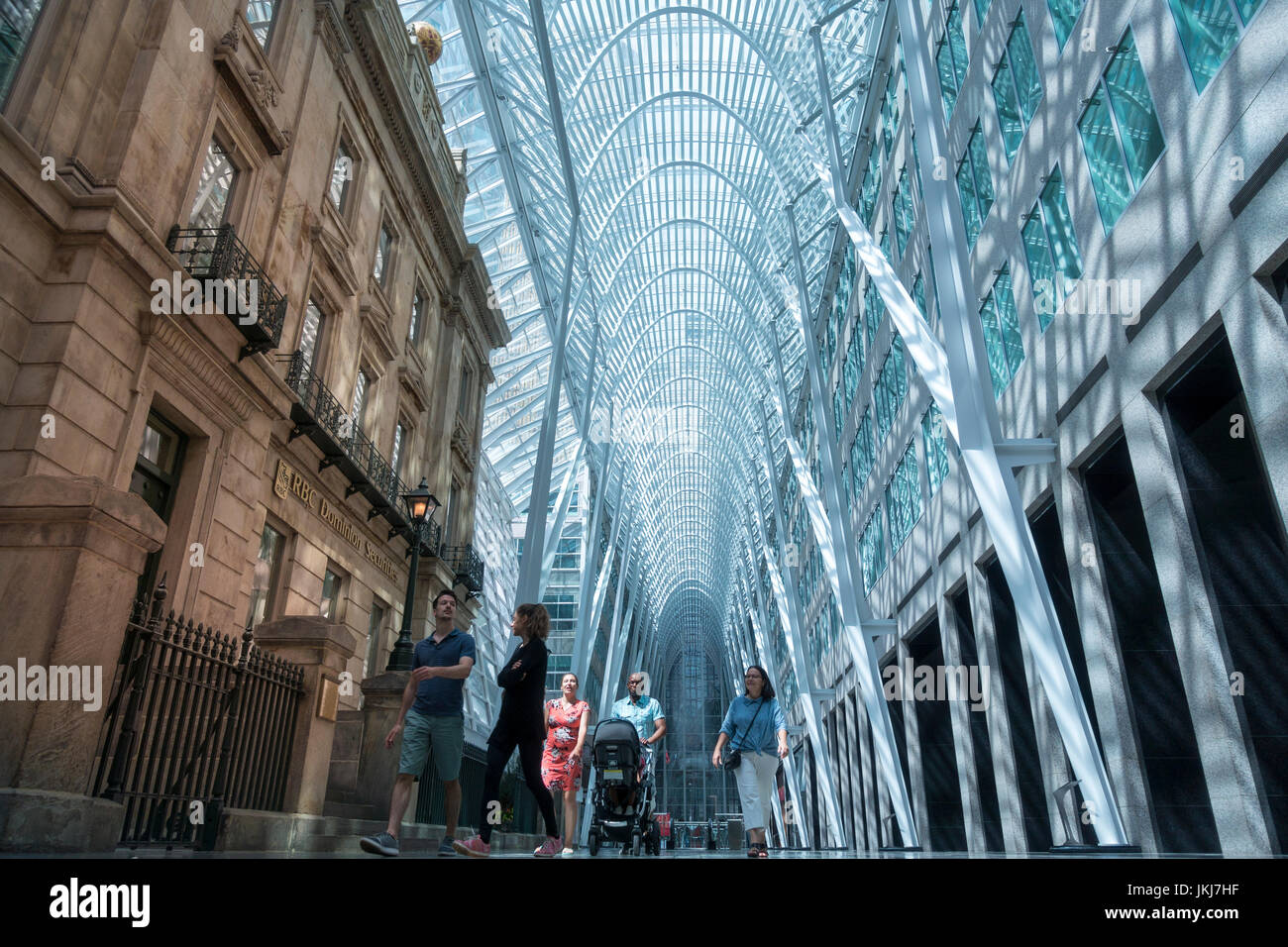 La lumière spectaculaire rempli de l'intérieur de la Brookfield Place un bureau et un centre d'affaires conçu par l'architecte espagnol Santiago Calatrava à Toronto Banque D'Images