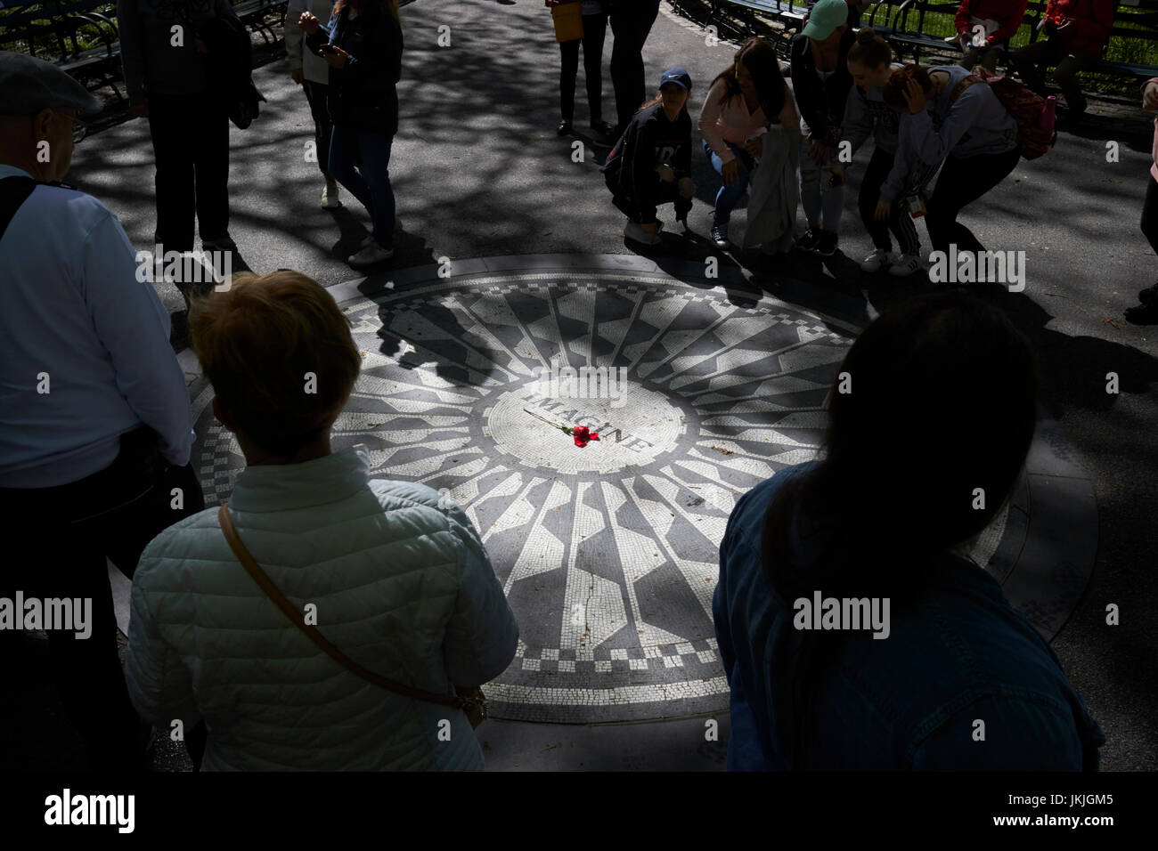 Imaginez mosaic dédié à John Lennon dans Central Park New York USA Banque D'Images
