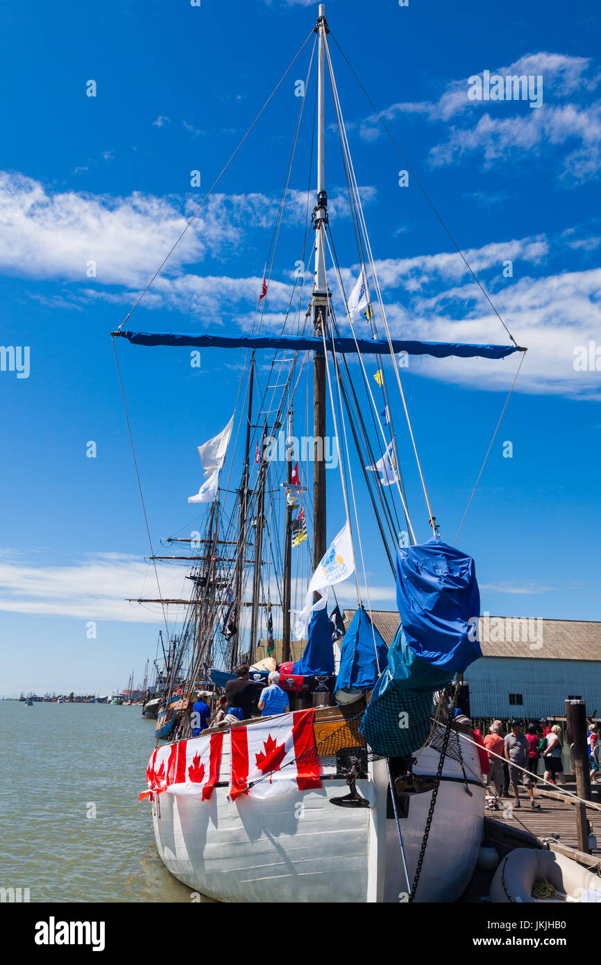Bateau en bois décoré pour célébrations Canada 150 à Steveston, près de Vancouver Banque D'Images