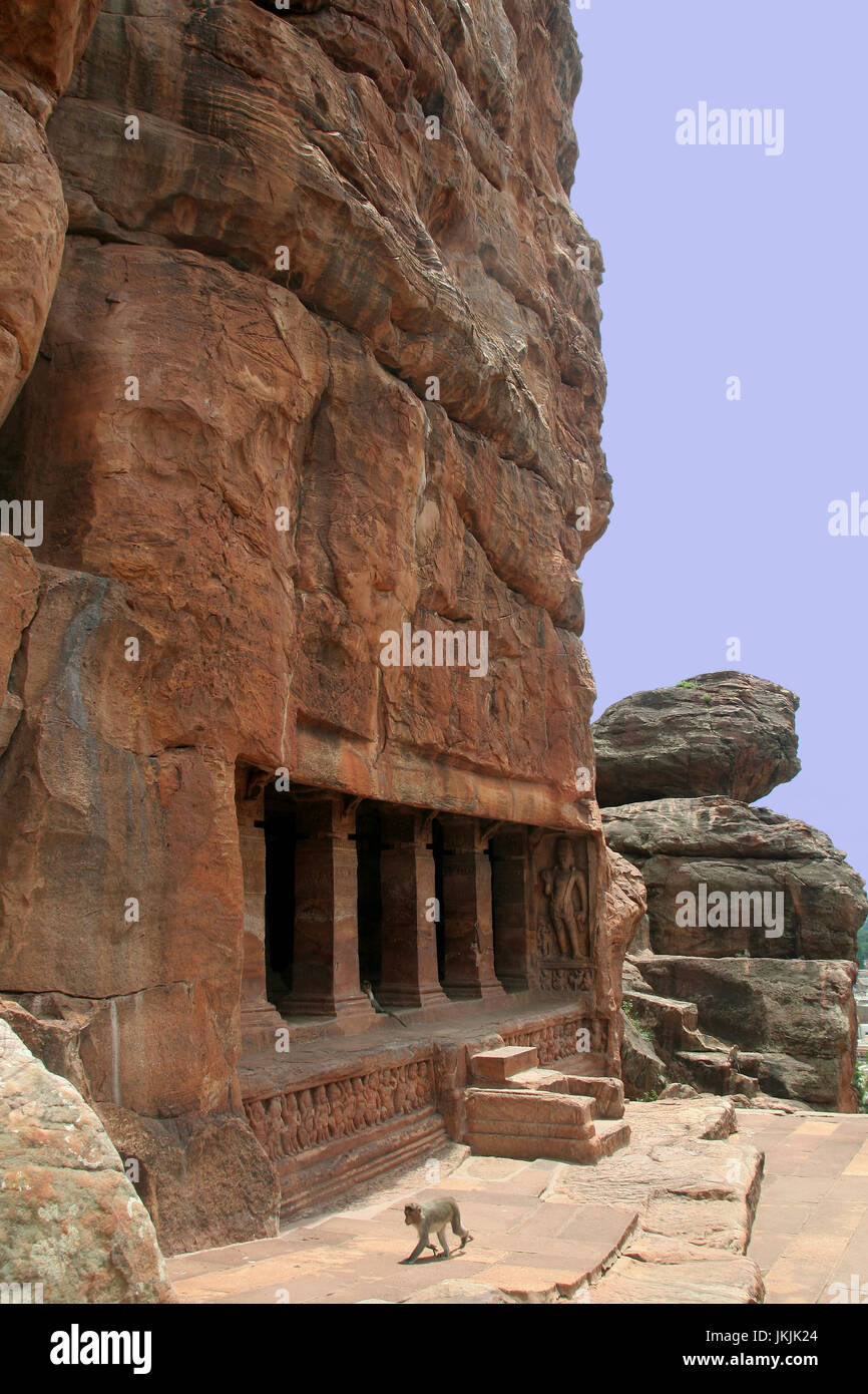 La grotte II coupé en rocher monolithique, Badami, Karnataka, Inde, Asie Banque D'Images
