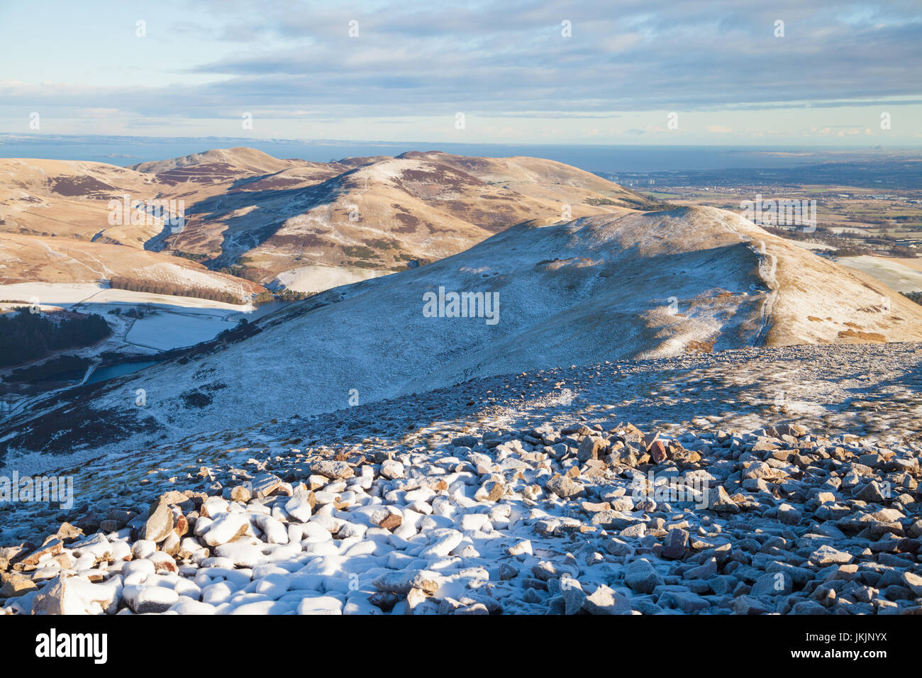 Vue depuis le sommet de la colline vers Carnethy à Turnhouse Hill dans les Pentland Hills près d'Édimbourg. Banque D'Images