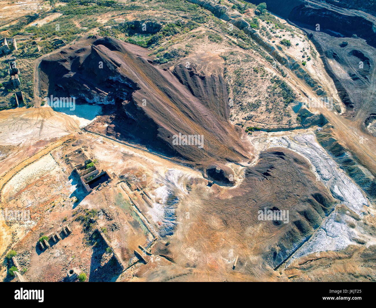 L'extraction de cuivre vieux abandonnés mine Sao Domingos, Portugal, vue aérienne Banque D'Images