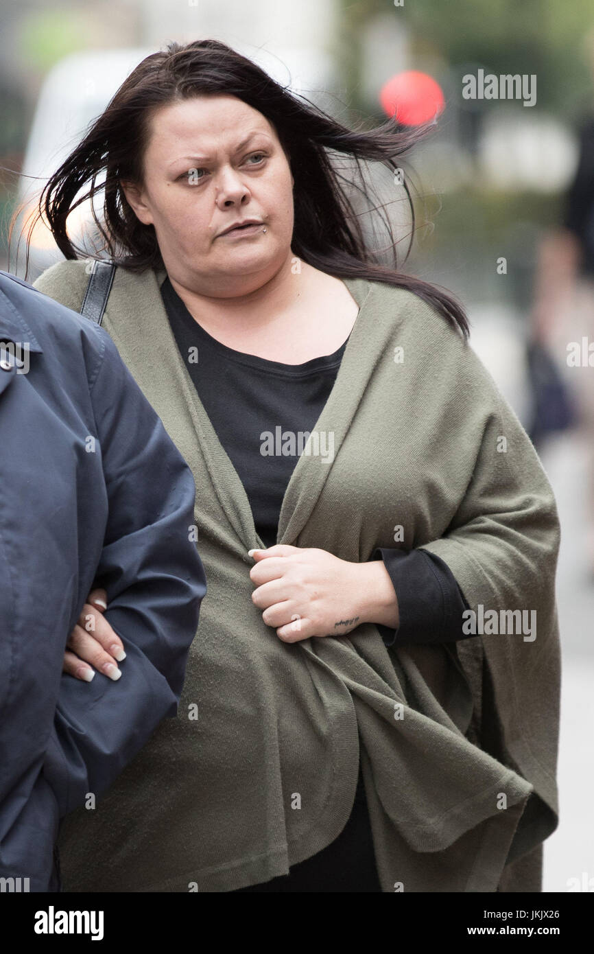 Susan Draper arrive à la Cour des magistrats de Birmingham pour la