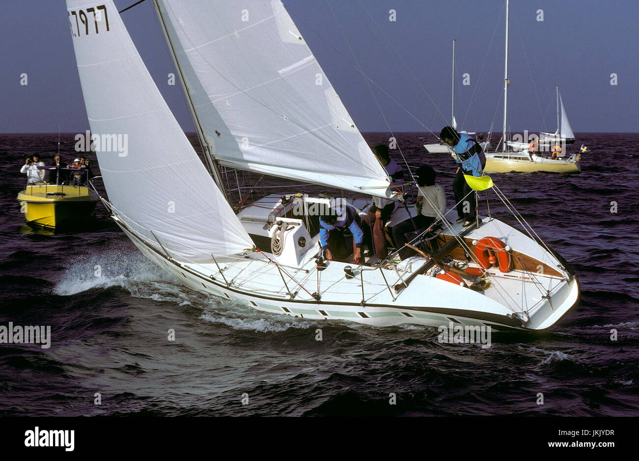 AJAX NEWS PHOTOS.1980. SANDHAMN, SUÈDE - CHAMPIONNAT DU MONDE DEMI-TONNE CUP - AR BIGOUDEN DE FRANCE SKIPPER PAR GERARD DUPUY A ÉTÉ LE VAINQUEUR. PHOTO : JONATHAN EASTLAND/AJAX REF:31218 41 Banque D'Images