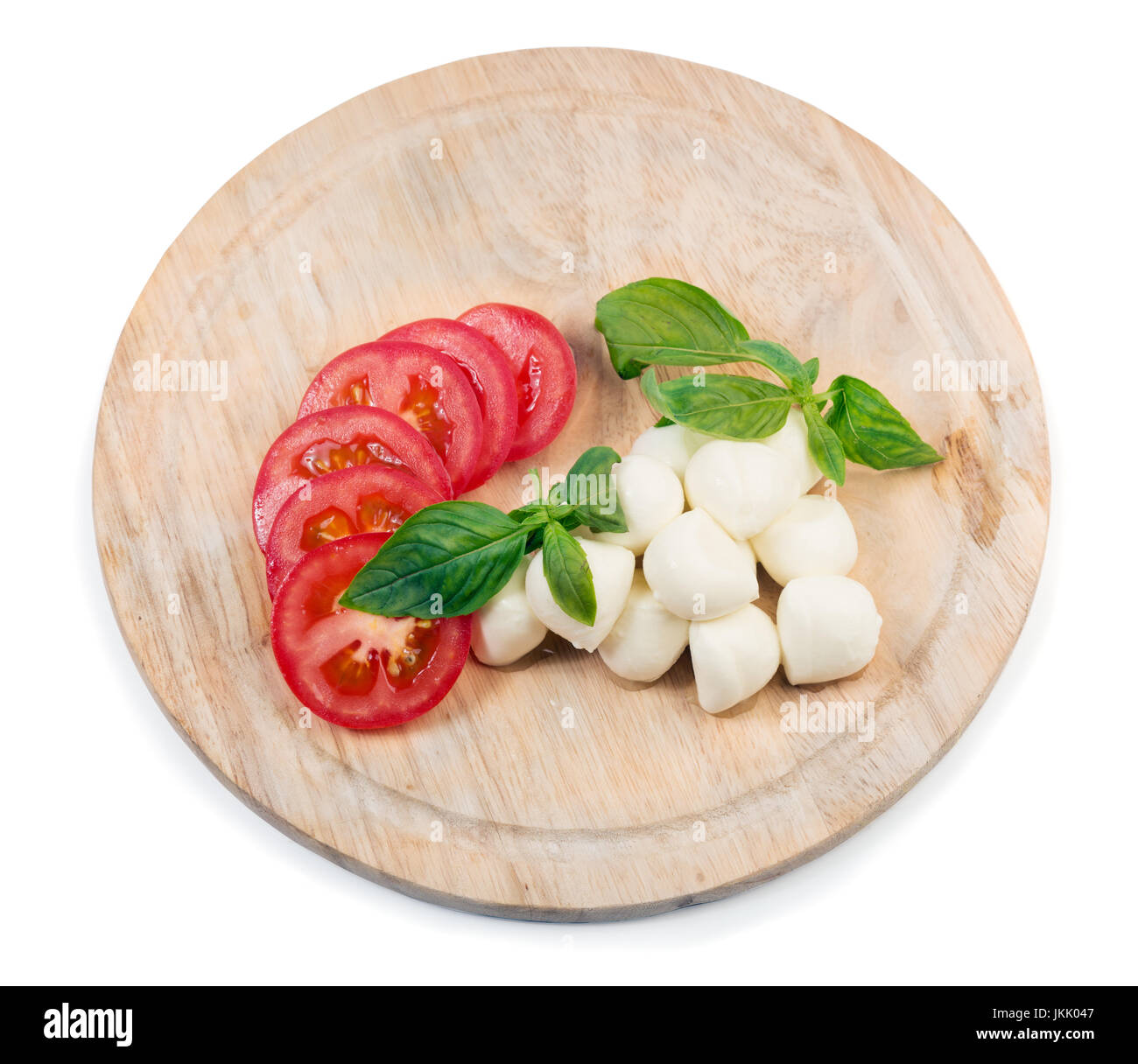 La mozzarella et les tomates de conseil cuisine en bois Banque D'Images