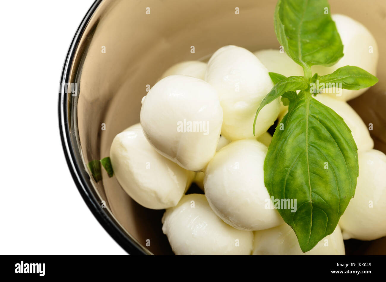 Brown bol de petites boules de mozzarella vue supérieure Banque D'Images