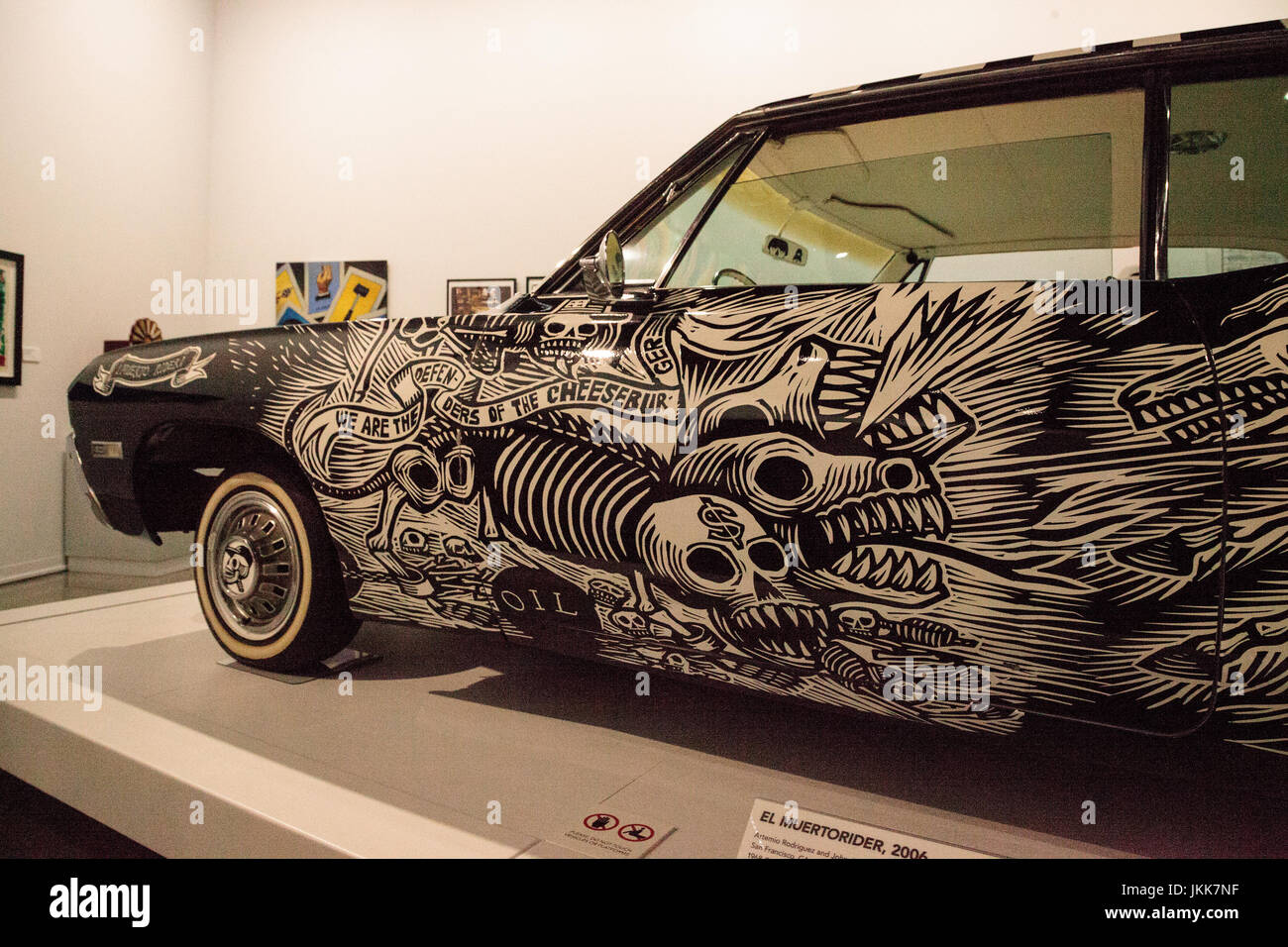 Los Angeles Ca Usa Le 23 Juillet 17 Noir Et Blanc 1968 Chevrolet Impala Lowrider Appelee El Muertorider Par Artistes Artemia Rodriguez Et John Jota Photo Stock Alamy