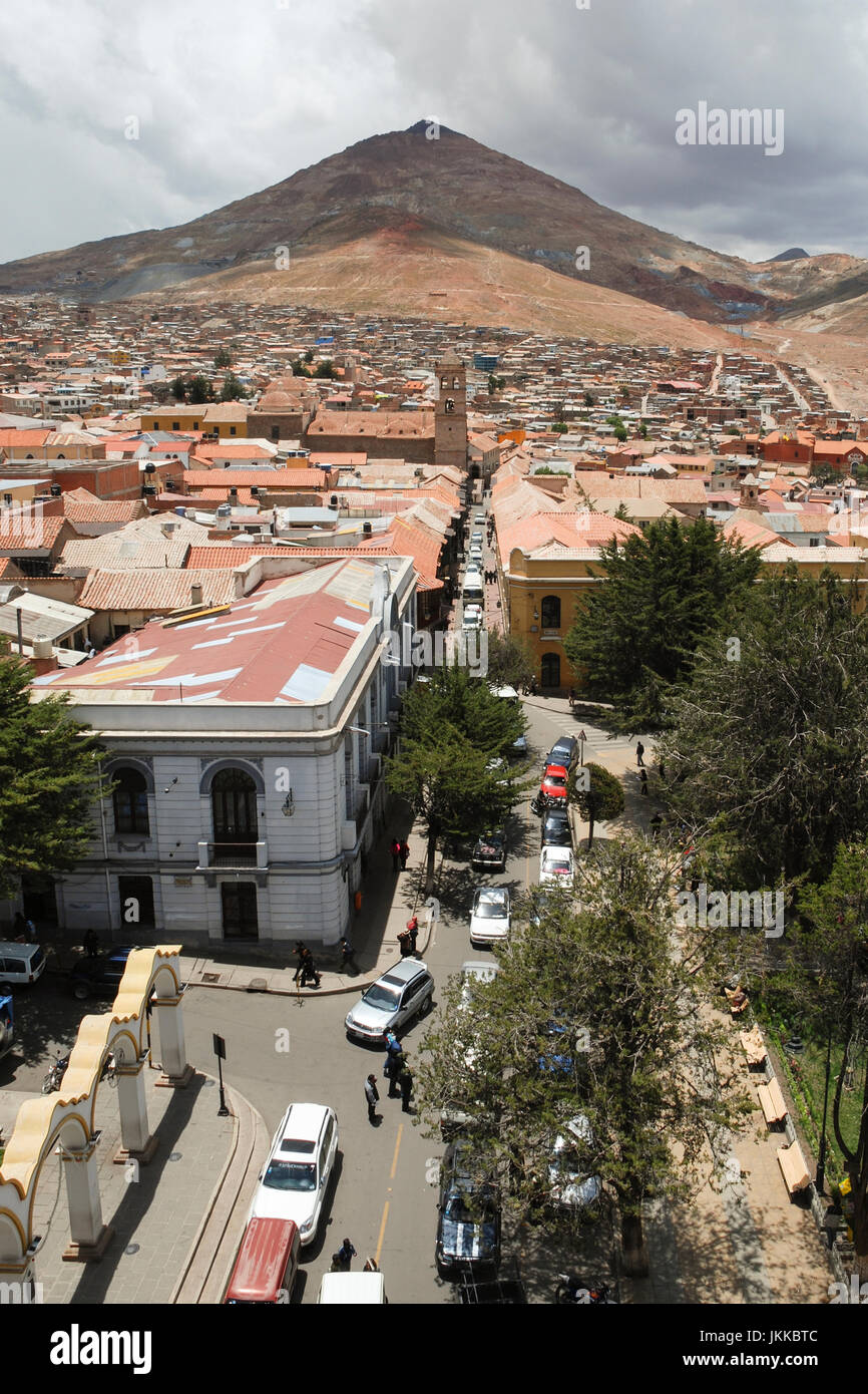 Avis de Potosi avec Cerro Rico dans l'arrière-plan. UNESCO World Heritage site. La Bolivie, l'Amérique du Sud Banque D'Images