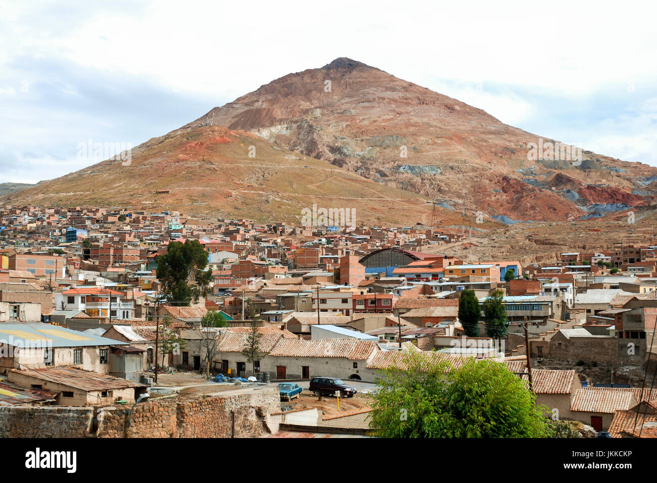 Vue panoramique de la ville de Potosi avec Cerro Rico (la montagne d'argent) à l'arrière-plan, la Bolivie, l'Amérique du Sud Banque D'Images