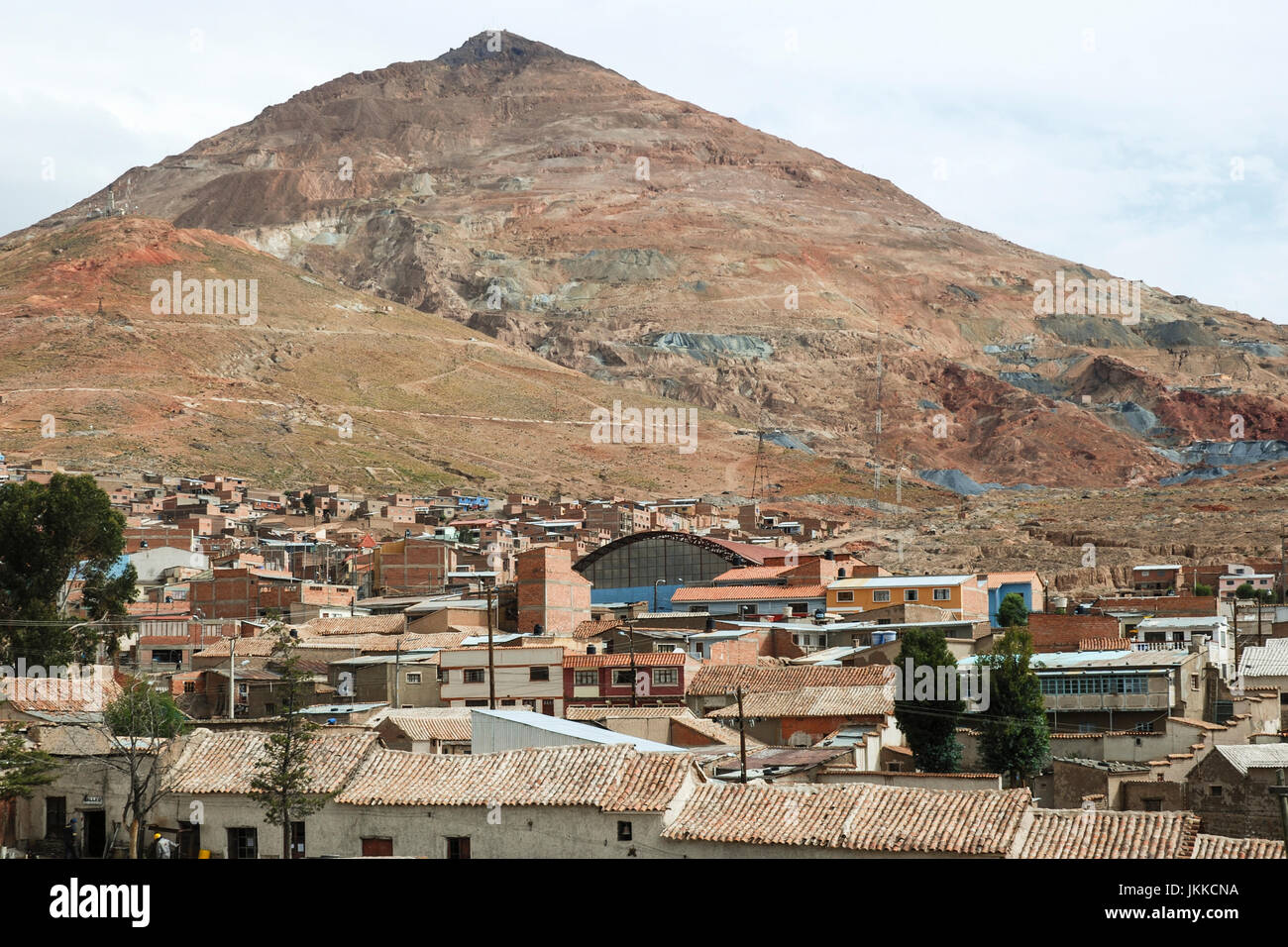 Vue panoramique de la ville de Potosi avec Cerro Rico (la montagne d'argent) à l'arrière-plan, la Bolivie, l'Amérique du Sud Banque D'Images