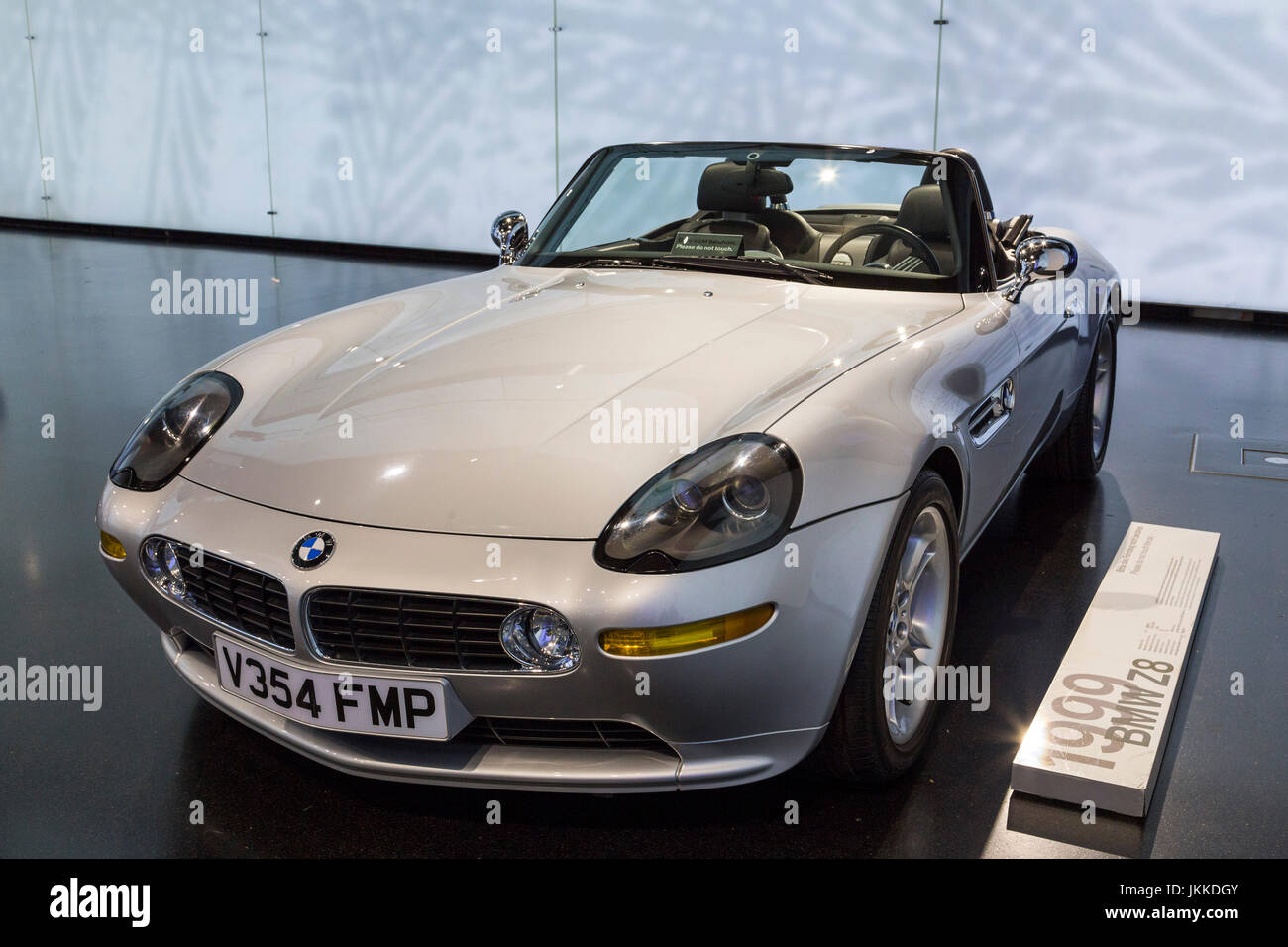 Expositions dans le Musée BMW, Munich, Allemagne. Banque D'Images