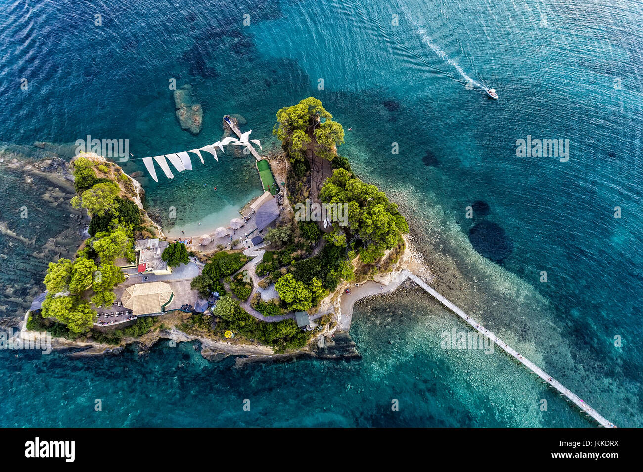 Vue aérienne avec Agios Sostis bidge, petite île de Zakynthos, Grèce Banque D'Images