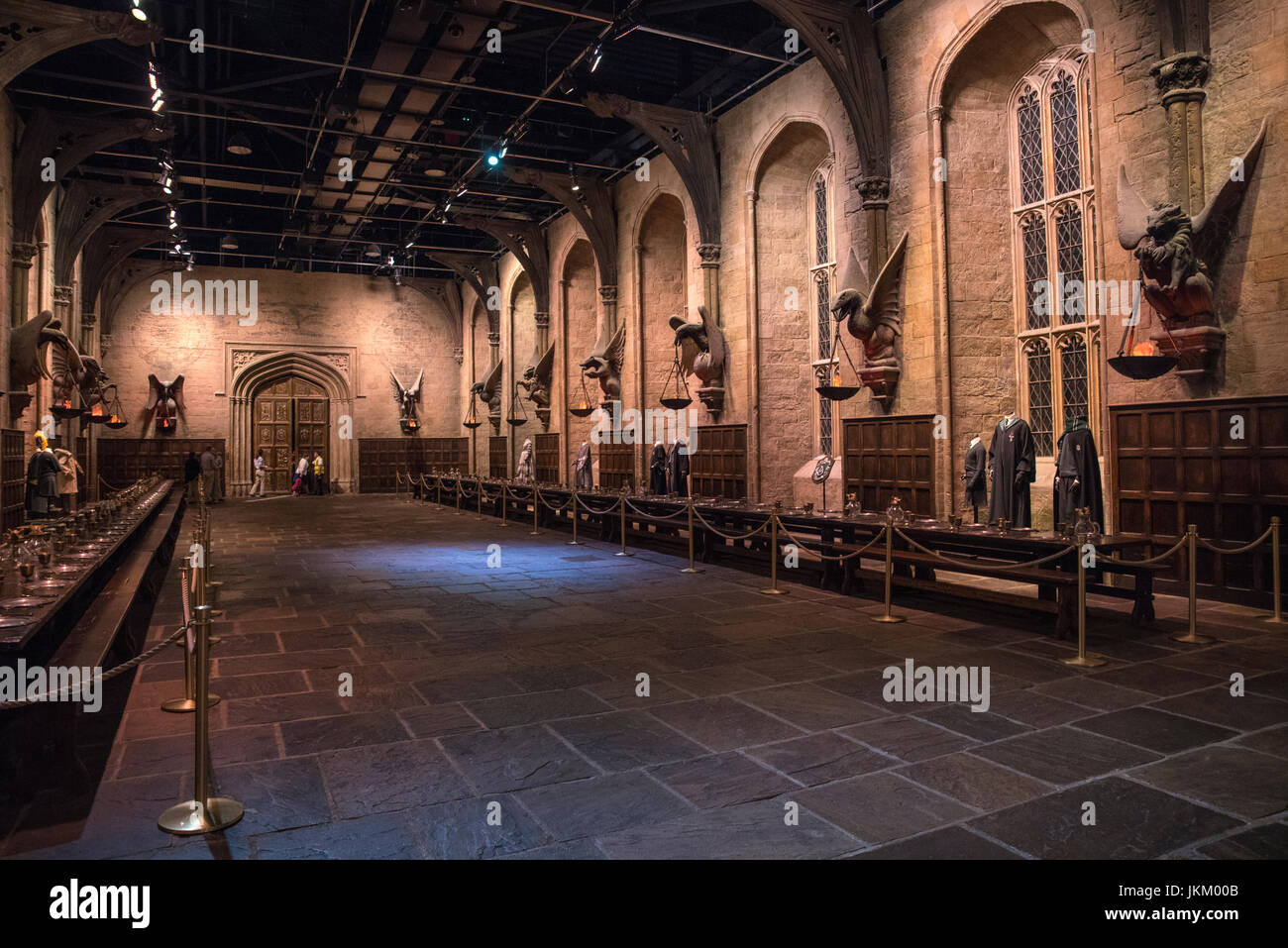 UK, LEAVESDEN - 19 juin 2017 : l'ensemble de la grande salle à Poudlard, à la réalisation d'Harry Potter studio tour à la Warner Bros studios en Leavesd Banque D'Images