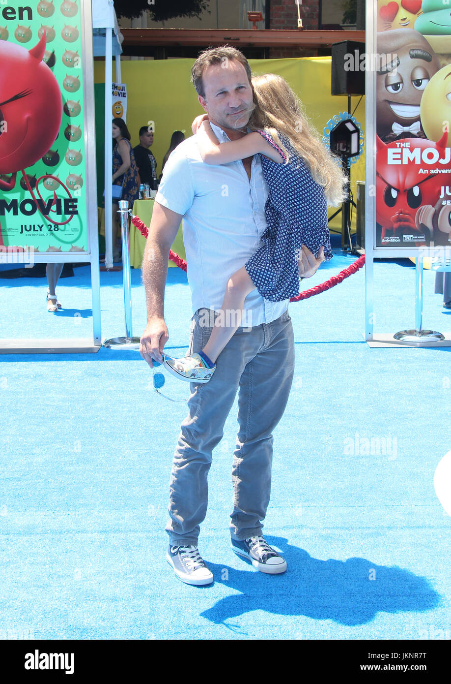 Los Angeles, USA. 23 juillet, 2017. Breckin Meyer et trèfle Meyer, pour Premiere de Columbia Pictures et Sony Pictures Animation's 'l'Emoji' au Regency Village Theatre en Californie le 23 juillet 2017. Credit : Fs/media/Alamy Punch Live News Banque D'Images