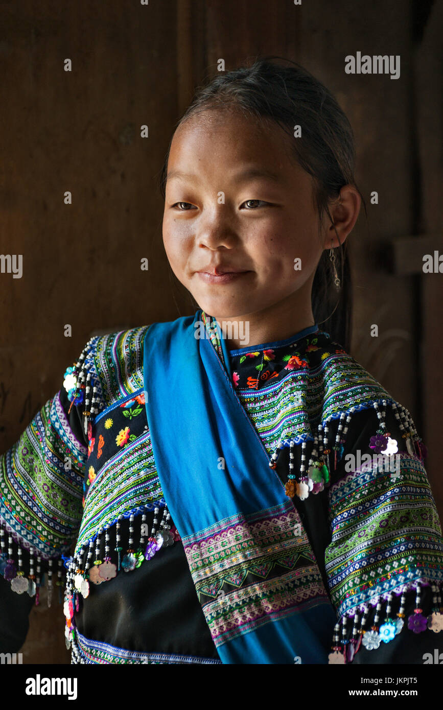 Portrait d'une jeune fille H'Mong noir à Sapa, Vietnam du Nord Banque D'Images