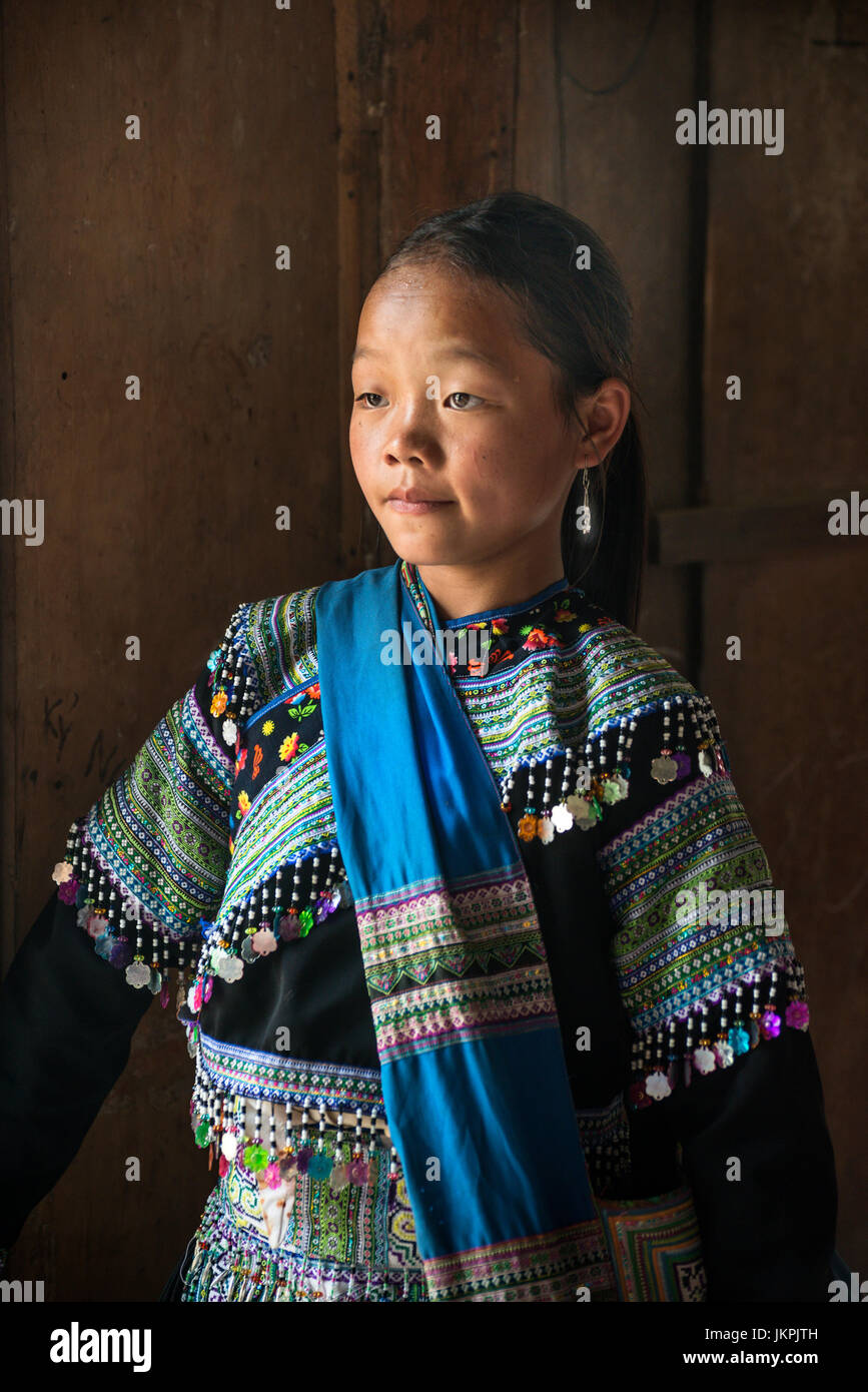 Portrait d'une jeune fille H'Mong noir à Sapa, Vietnam du Nord Banque D'Images