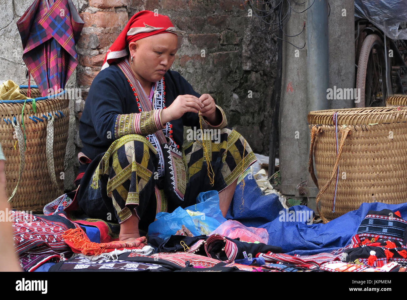 Tribu H'Mong rouge femme à Sapa trown, nord du Vietnam Banque D'Images