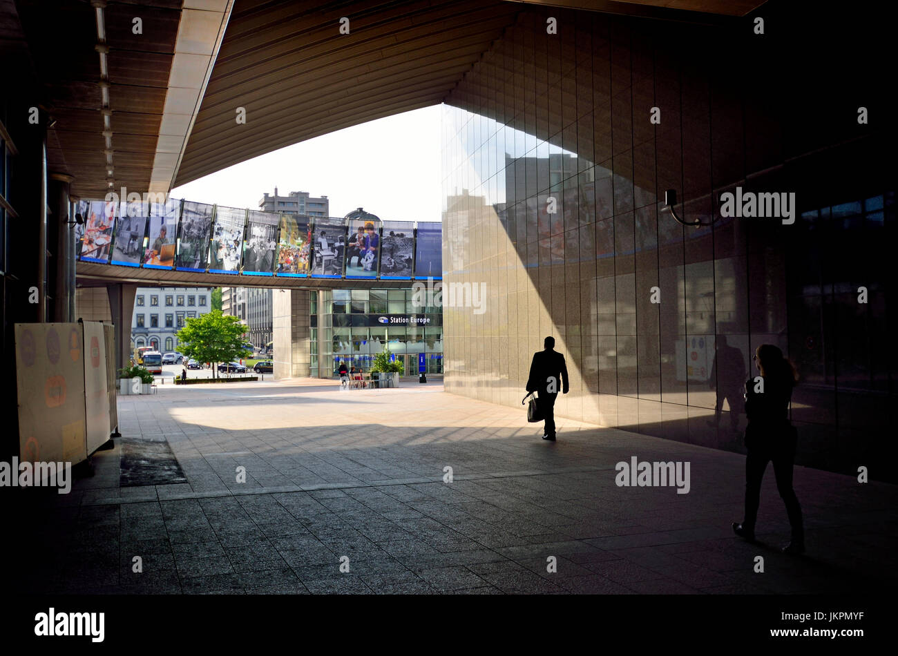 Bruxelles, Belgique. Bâtiment du Parlement européen - Espace Léopold, l'espace ouvert par les entrées principales Banque D'Images