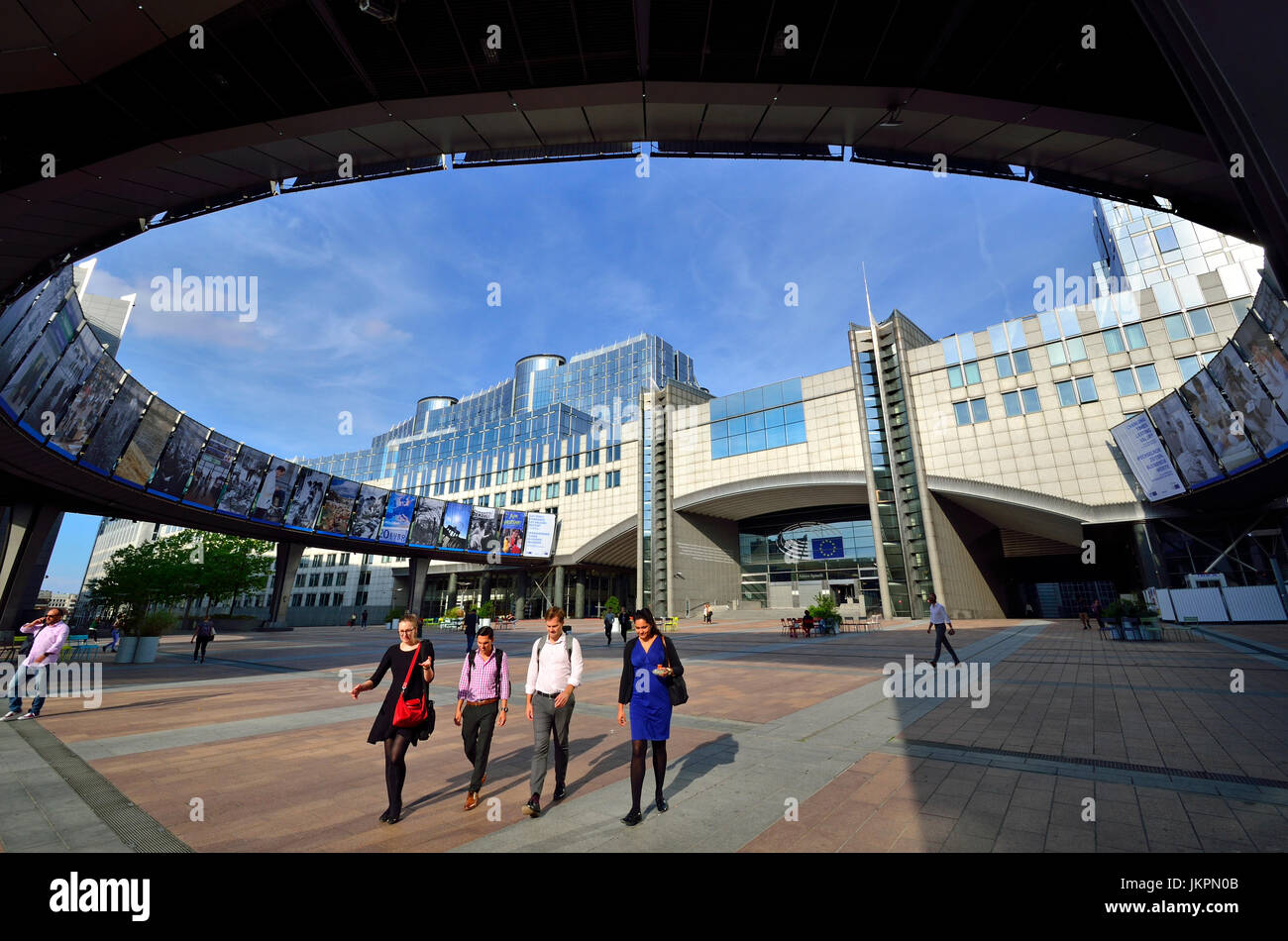 Bruxelles, Belgique. Bâtiment du Parlement européen - Espace Léopold, l'espace ouvert par les entrées principales Banque D'Images