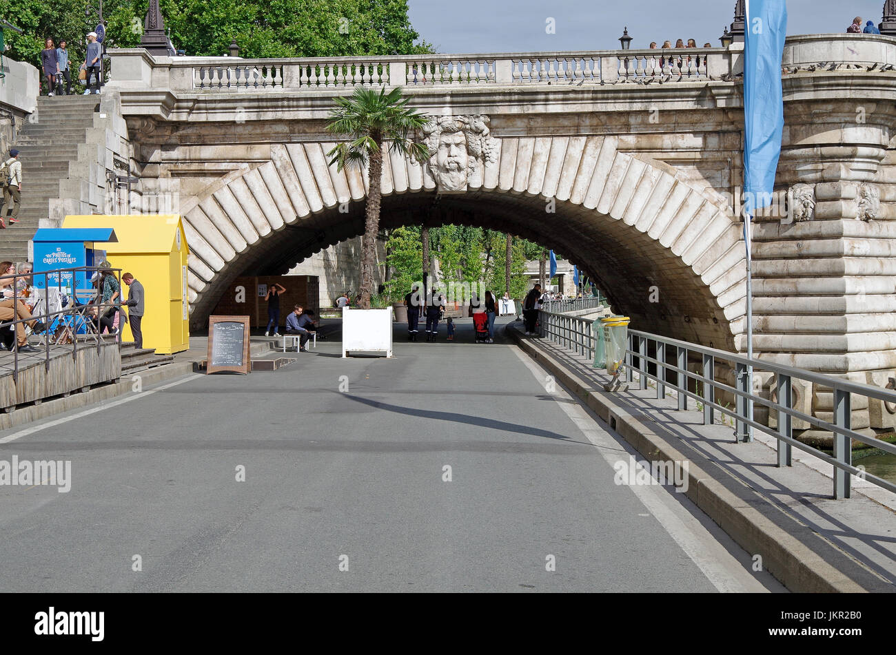 Paris, France, Pont Notre Dame, sur la Seine, reliant la rive droite au quai de Gesvres à Ile de la Cité, à côté de l'Hôtel-Dieu Banque D'Images