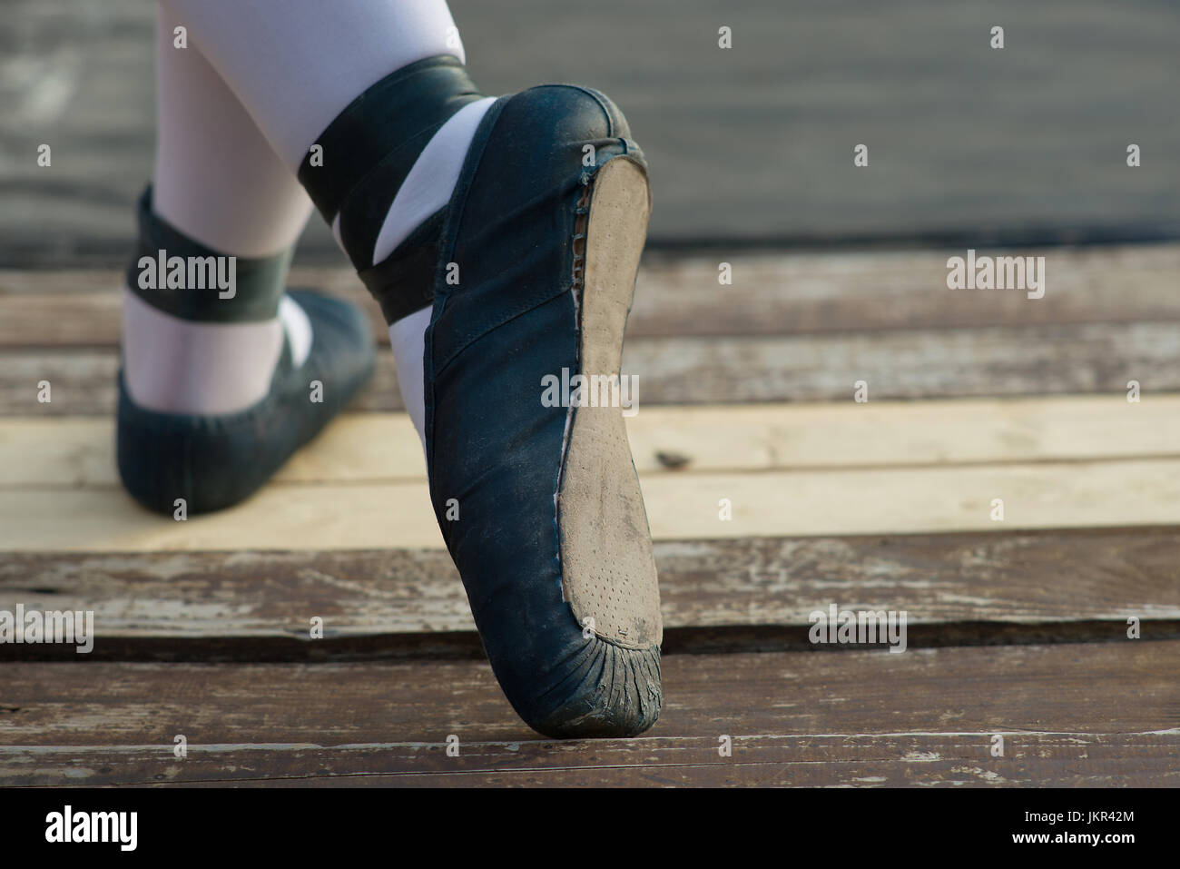 Chaussures de ballet bleu avec chaussettes blanches en ballerine Photo  Stock - Alamy