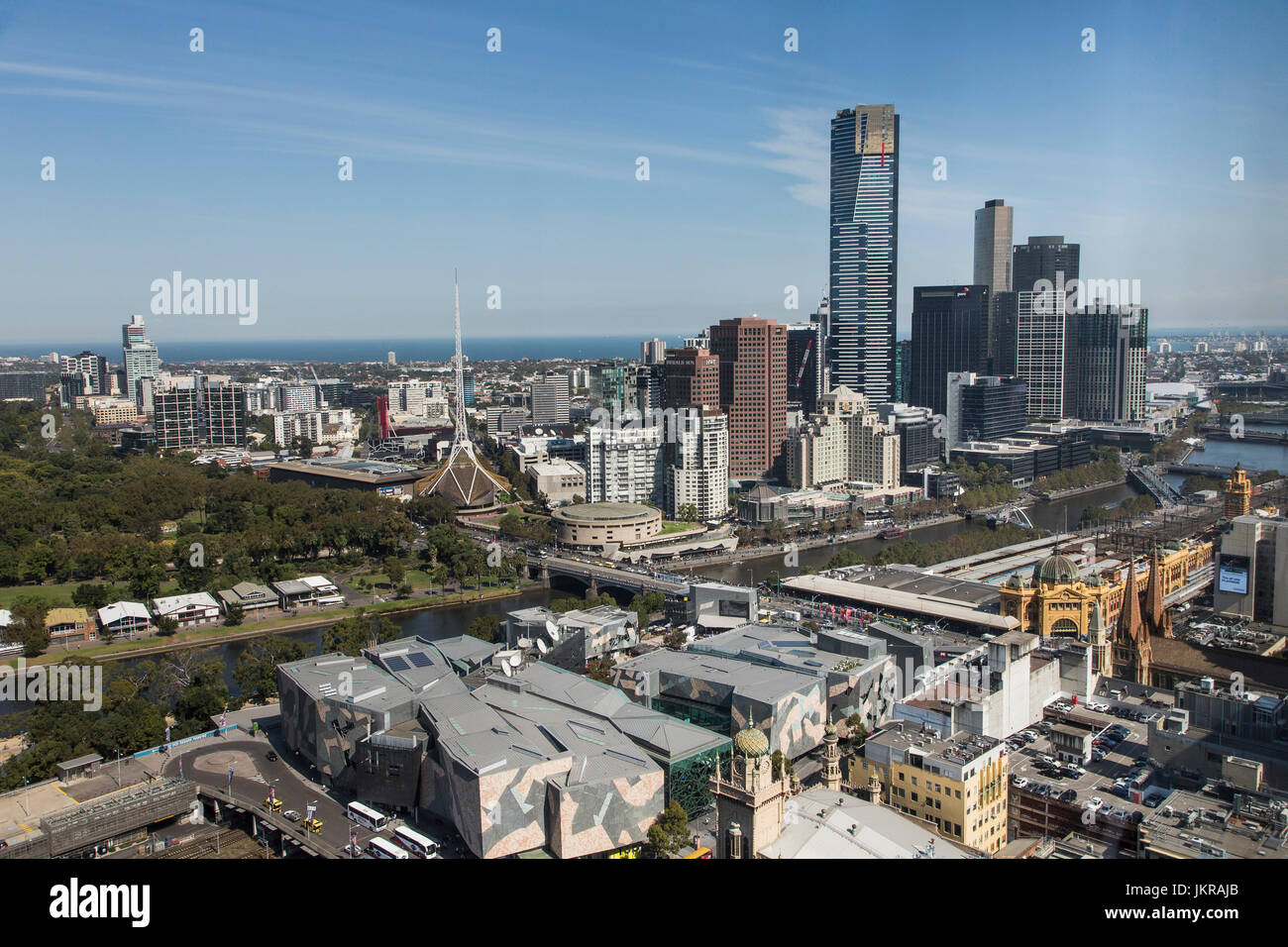Vue aérienne de la ville contre le ciel et la mer, Melbourne, Victoria, Australie Banque D'Images