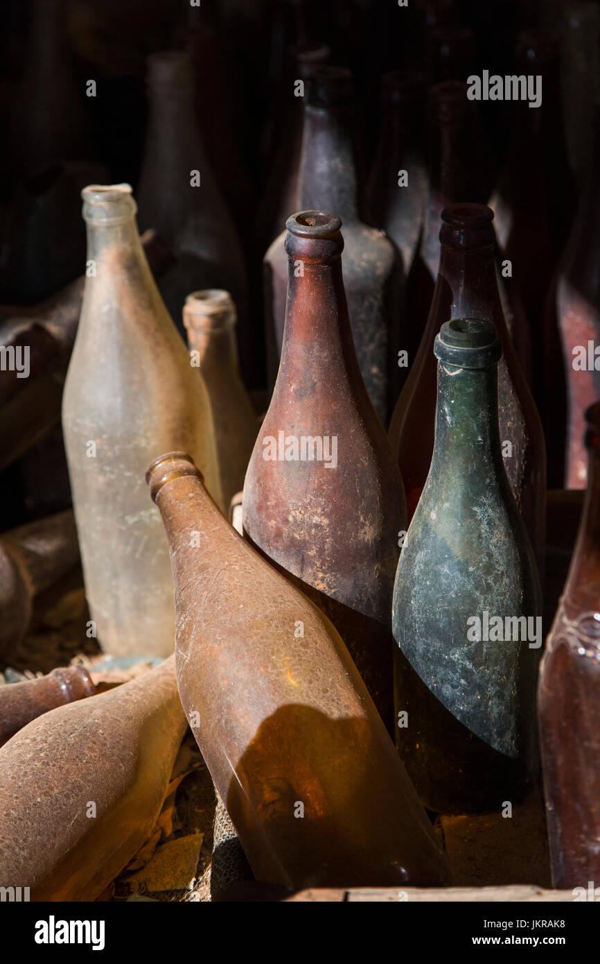 High angle view of old glass bottles Banque D'Images