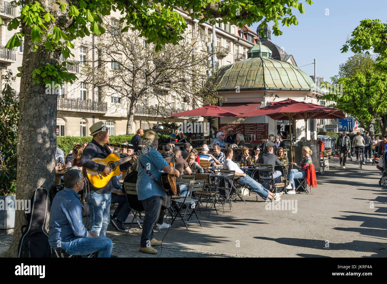 La Suisse Zuerich, promenade au bord du lac , personnage , street cafe, bar 2008 aprés Banque D'Images