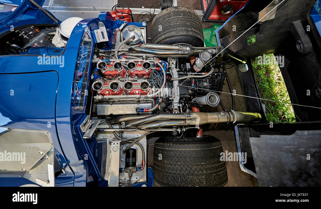 Le compartiment moteur d'une Lola T70 MK3B de 1969 Banque D'Images