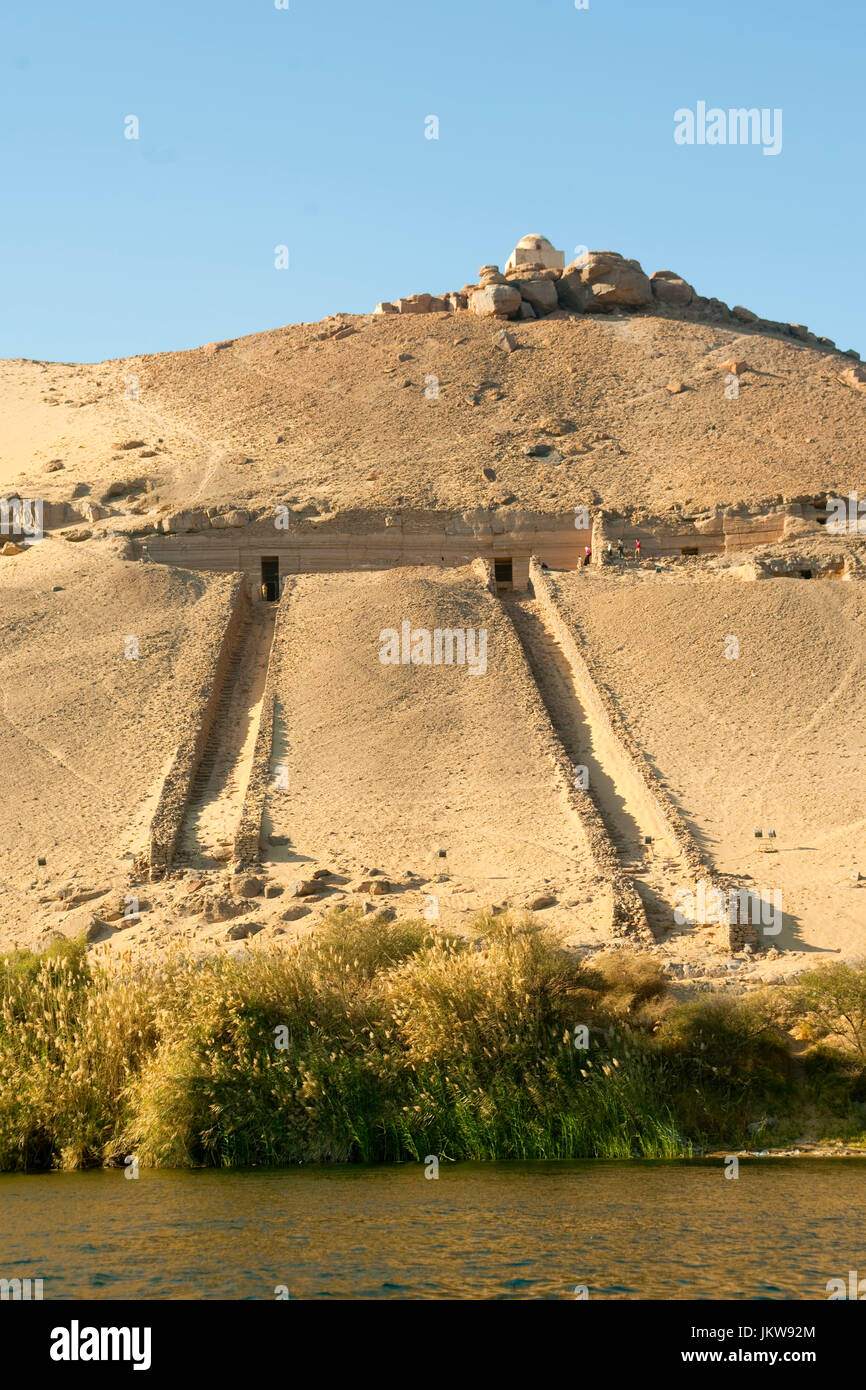 Egypte, Assouan, Qubbet el-Hawa, mausolée des muslimischen Scheichs Sidi Ali ben el-Hawa oberhalb der pharaonischen Felsgräber suis Westufer des Nils, Banque D'Images