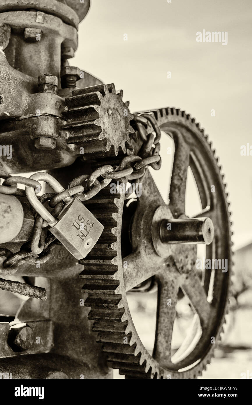 National Park Service sur le cadenas à Castalon pompe antique historic district à Big Bend National Park Banque D'Images