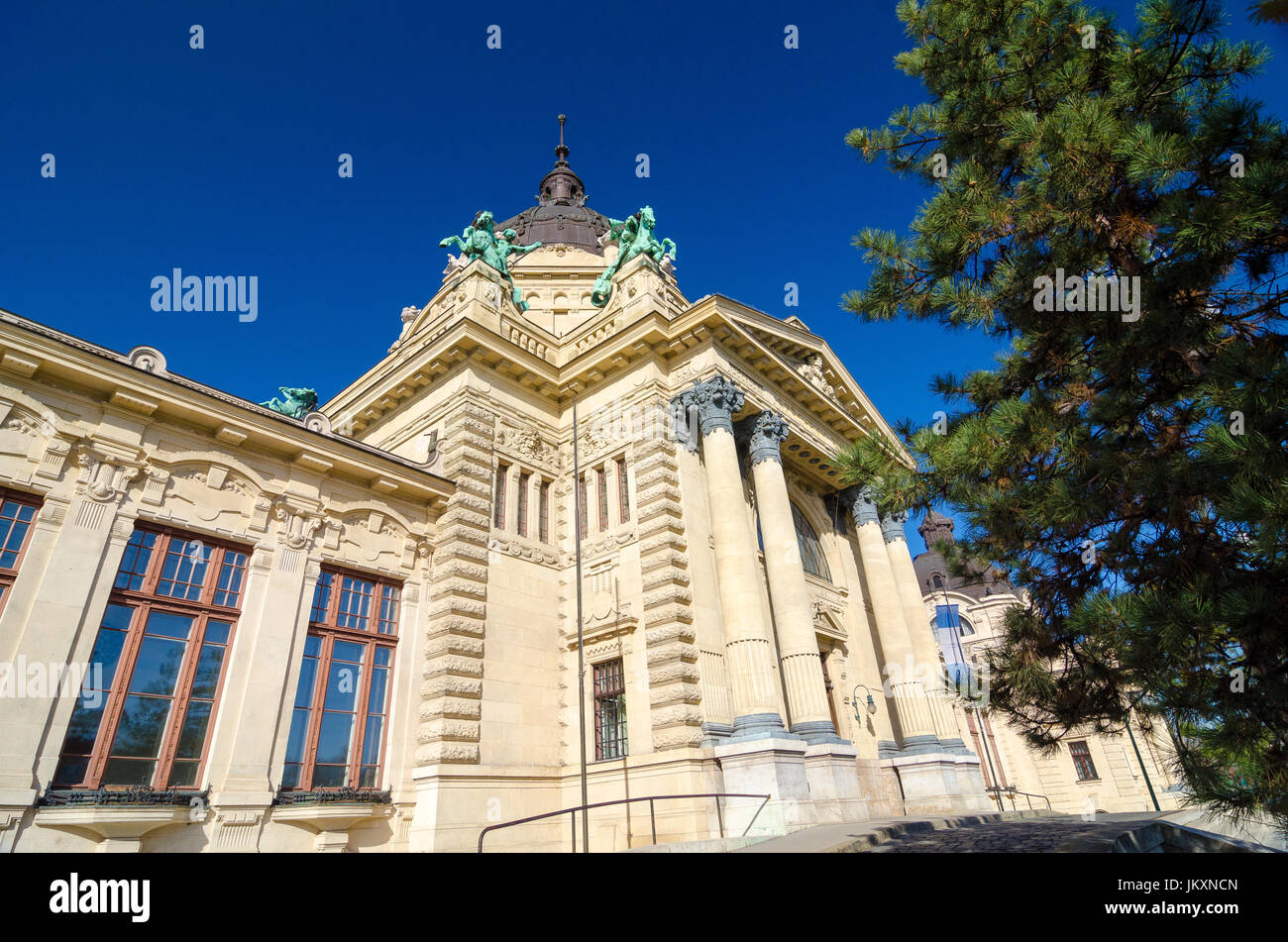 BUDAPEST, HONGRIE - le 22 février 2016 : Le fameux thermes Széchenyi à Budapest, Hongrie Banque D'Images