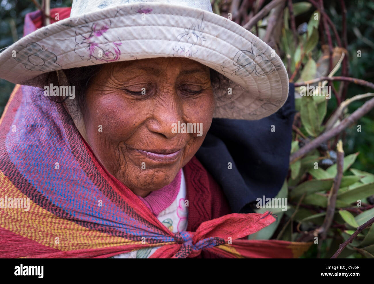 L'ÎLE AMANTANI, PÉROU - CIRCA AVRIL 2014 : Portrait de vieille femme de l'Île Amantani au Pérou Banque D'Images