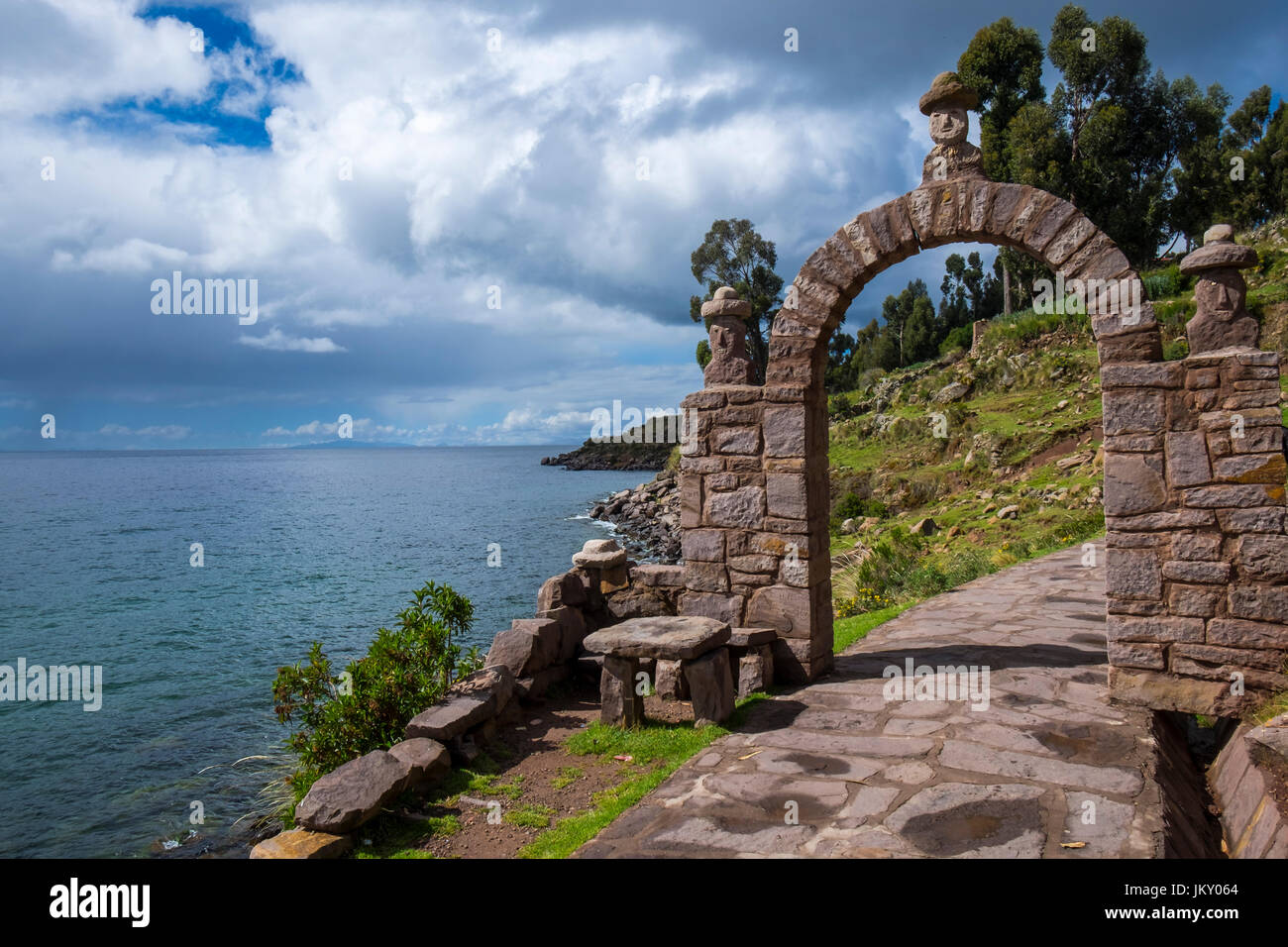 Dans l'île de Taquile arche typique, le Lac Titicaca, au Pérou. Banque D'Images