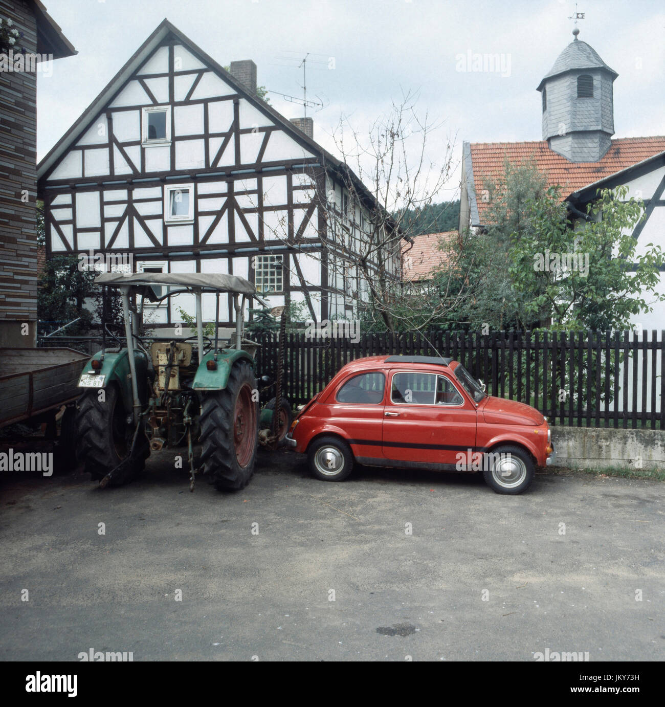 Fachwerkdorf Ascheberg Das im Nordosten Aue von Hessen, Allemagne des années 1980 er Jahre. Le village de Ascheberg Aue avec sa charpente de bois, de l'Allemagne des années 1980. Banque D'Images