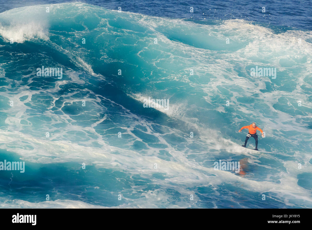 Big Wave surfing event. Les plus grandes vagues de surf au monde, à Praia do Norte, Caldas da Rainha, Portugal, popularisée par Garrett MacNamara Banque D'Images
