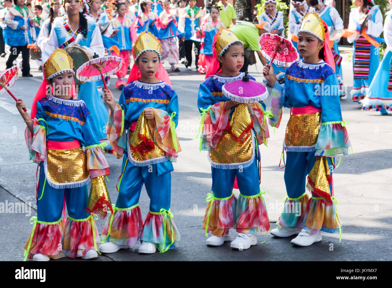 Les jeunes filles Thai habillé pour festival à Khon Kaen, Thaïlande, du nord-est de l'Isaan Banque D'Images