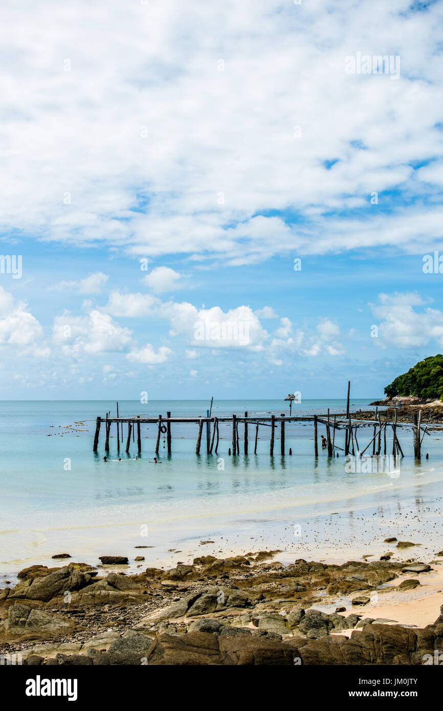 Ao Wong Deuan Beach, Koh Samet Island, Rayong, Thaïlande. C'est un hotspot de vacances pour de nombreux citoyens de Bangkok en raison de ses plages d'eau cristalline. Banque D'Images