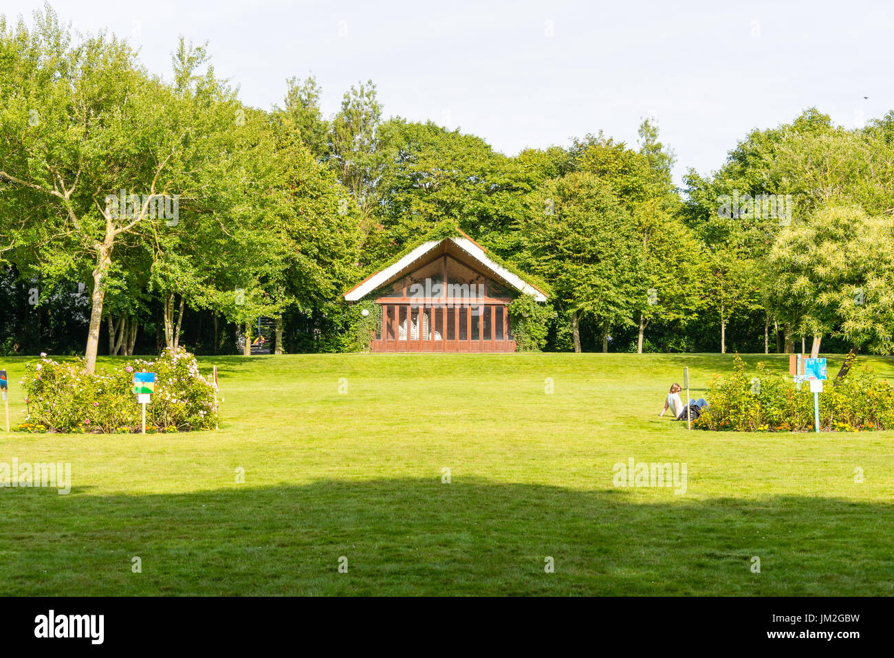WANGEROOGE, Allemagne. 05 Juillet 2017 : vue sur la roseraie parc dans le centre de l'île wangeroog, l'un des sept de la Frise orientale allemande ilands Banque D'Images