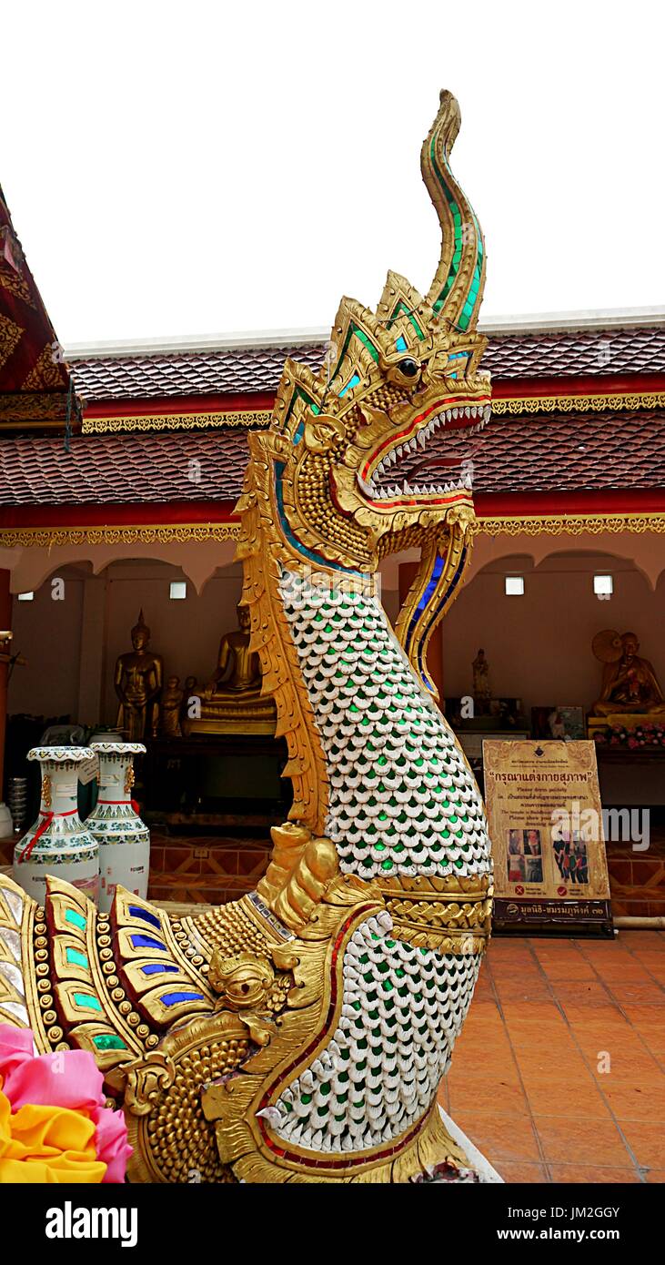 Serpent serpent naga sculpture à wat dab pai, thai temple à Chiang Mai, Thaïlande Banque D'Images