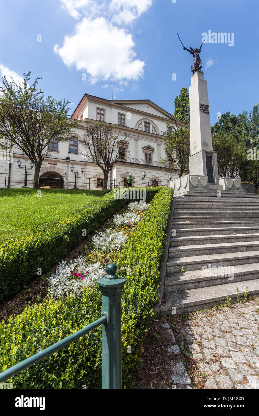Palais de Chasse des Habsbourgs et monument commémorant les Silésiens légionnaires tombés pour la Pologne, Cieszyn Banque D'Images