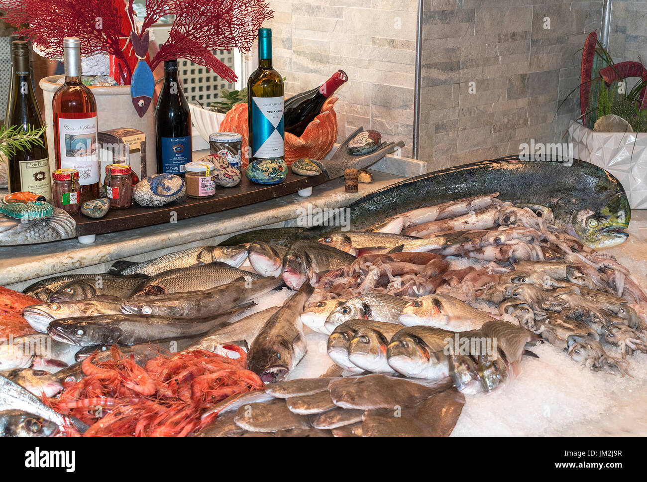 Une boutique de poissons locaux sur l'île de Capri, italie Banque D'Images