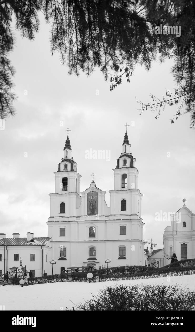 Vue d'hiver de l'Eglise orthodoxe - Cathédrale du Saint Esprit à Minsk, Bélarus Banque D'Images