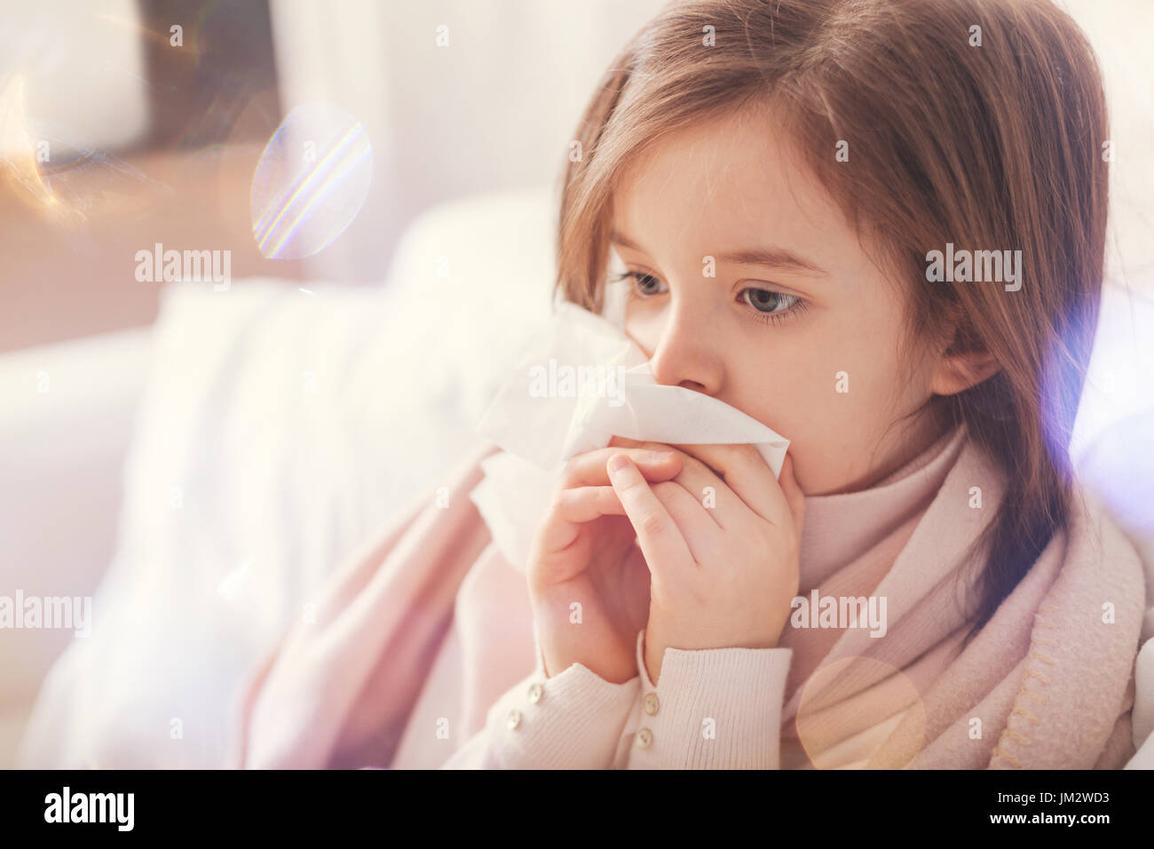 Fille malade réfléchie à l'avant Banque D'Images