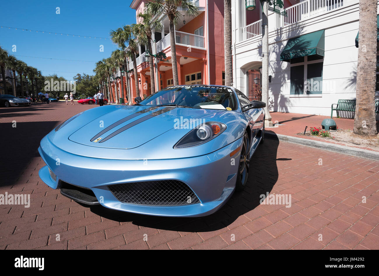 Classic Ferari voiture garée dans le centre-ville de Celebration (Floride) au cours de l'Assemblée Classic Car Show. Banque D'Images