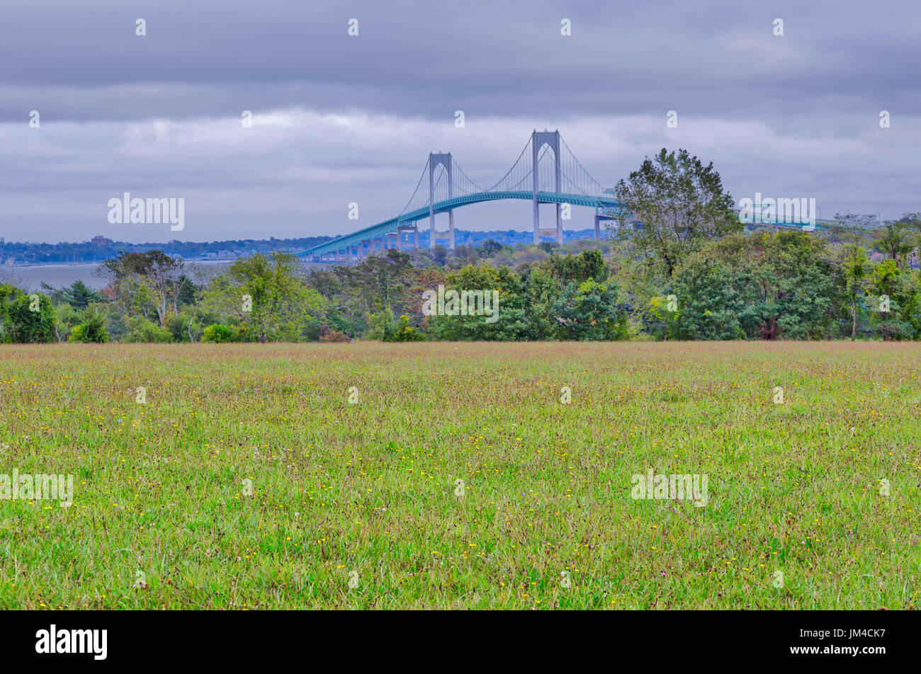 Newport RI -le pont Claiborne Pell Bridge - du sud du comté de RI Banque D'Images