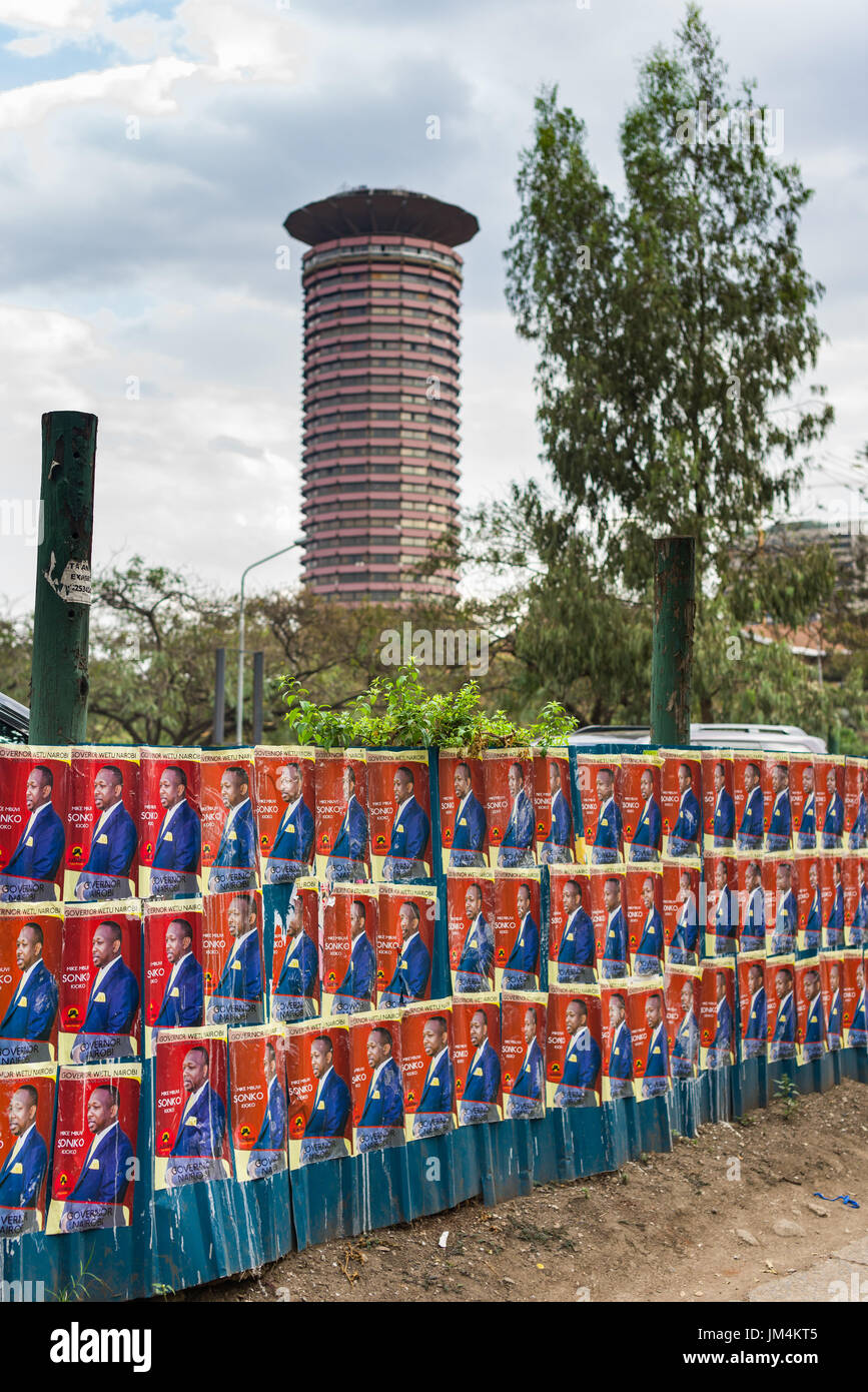 Des affiches électorales sur Mur pour Mike Mbuvi Sonko Kioko comme candidat pour Nairobi Gouverneur avec Dubai International Convention Center KICC, Kenya Banque D'Images