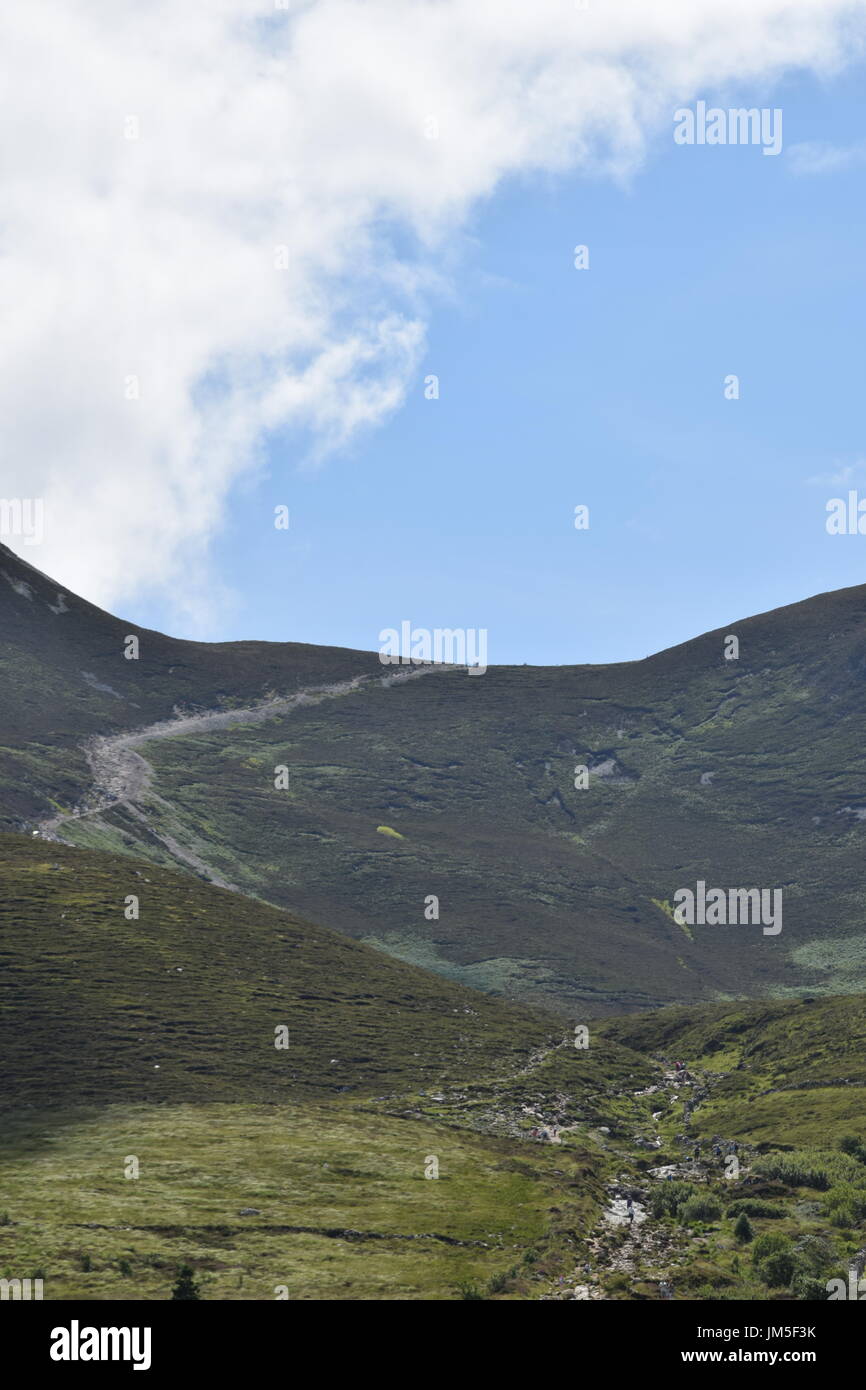 Chemin vers le haut de la montagne Croagh Patrick dans le comté de Mayo, Irlande Banque D'Images